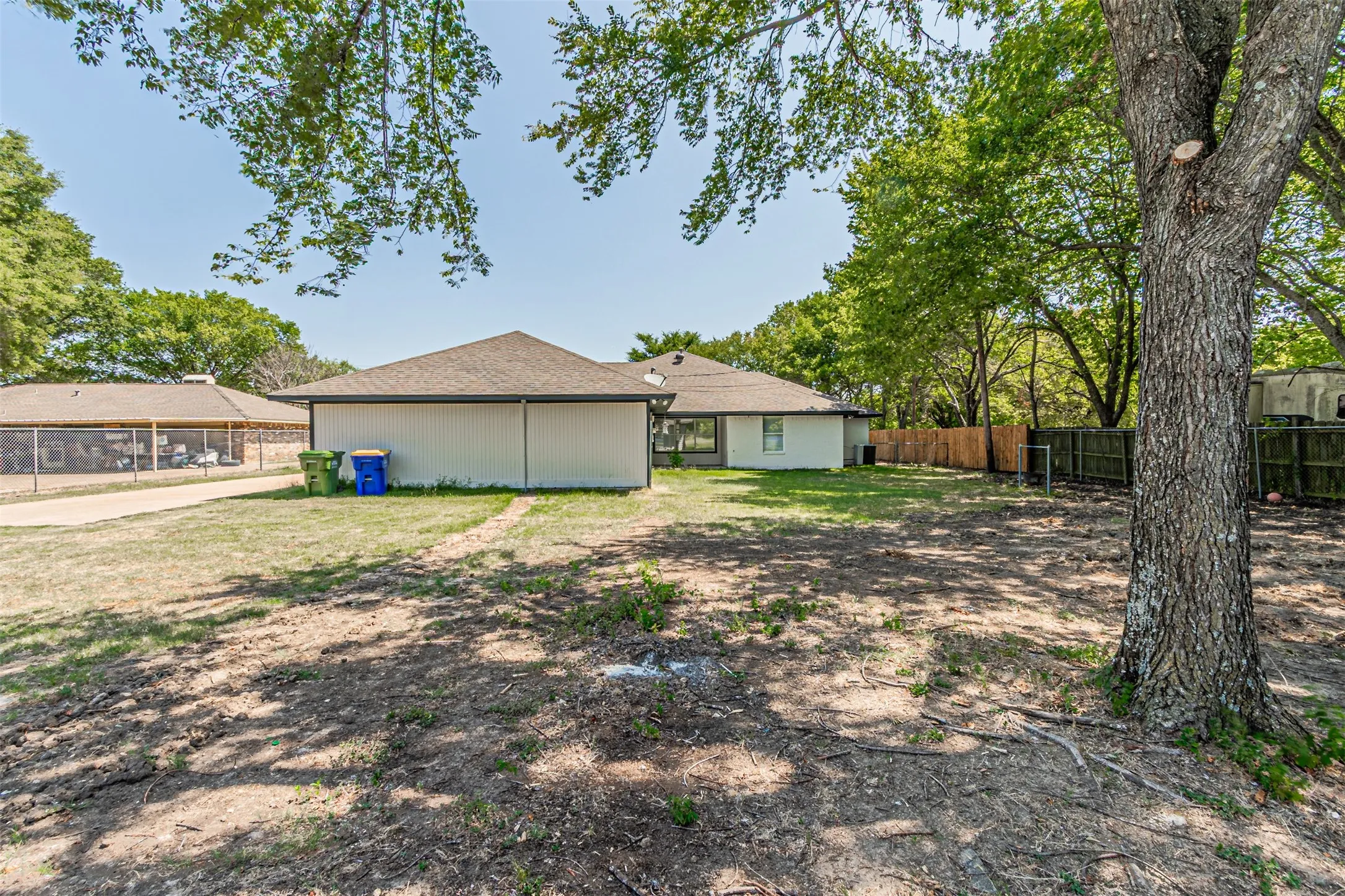 Single Family Residence For Sale in Dallas County , 2811 Seagoville Road, Seagoville, Texas 75159, 3 Bedroom, 2 Bathroom, 2 Garage spaces, 1,828 Sqft, built in 1994, mls#21349534, Real Estate Agent in Seagoville, Homes For Sale in Dallas county, Homes For Sale in Seagoville, Realtor in Seagoville Texas, Real Estate Brokerage Independent Realty Texas, Luminita Cordes Realtor