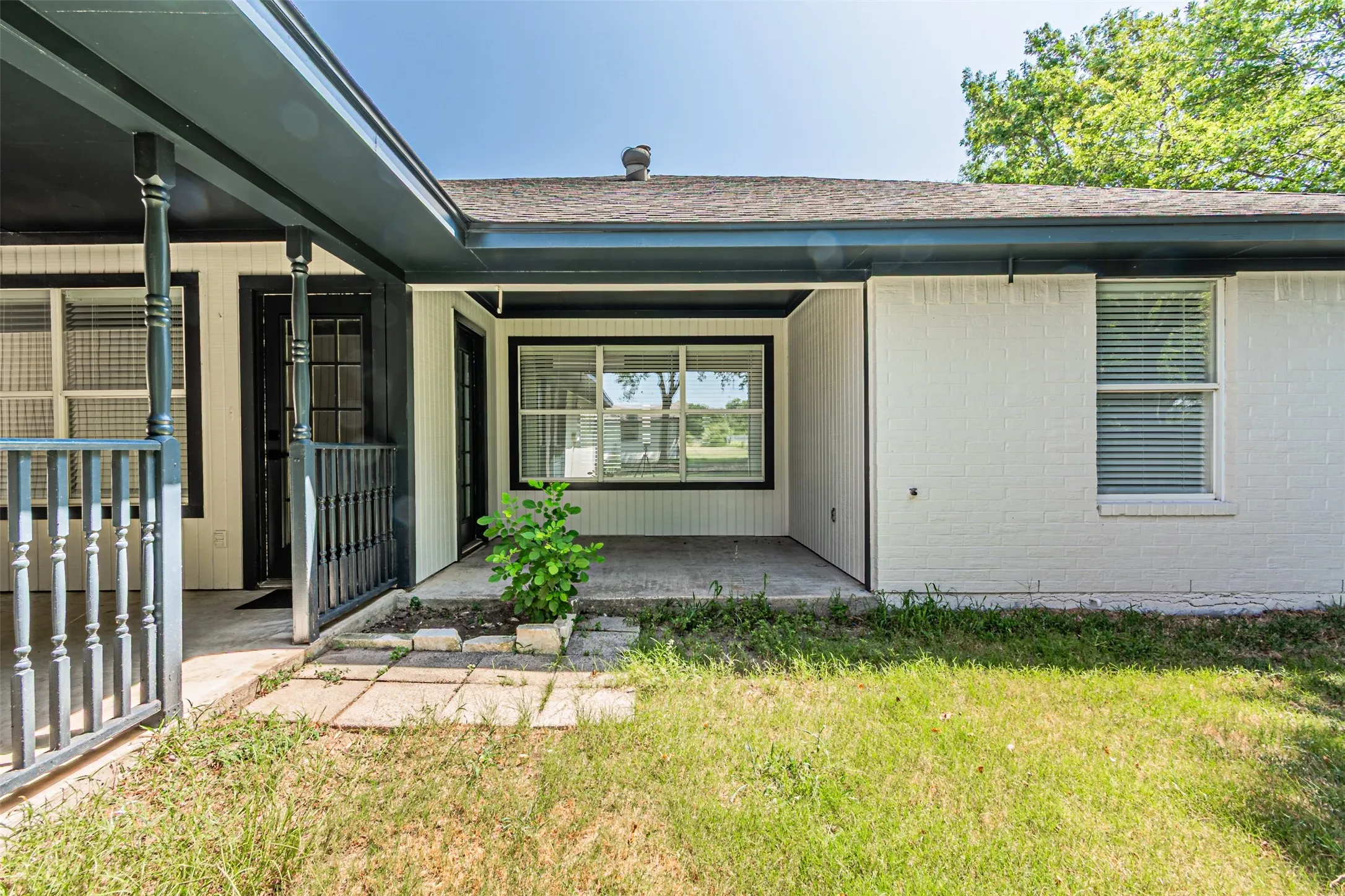 Single Family Residence For Sale in Dallas County , 2811 Seagoville Road, Seagoville, Texas 75159, 3 Bedroom, 2 Bathroom, 2 Garage spaces, 1,828 Sqft, built in 1994, mls#21349534, Real Estate Agent in Seagoville, Homes For Sale in Dallas county, Homes For Sale in Seagoville, Realtor in Seagoville Texas, Real Estate Brokerage Independent Realty Texas, Luminita Cordes Realtor