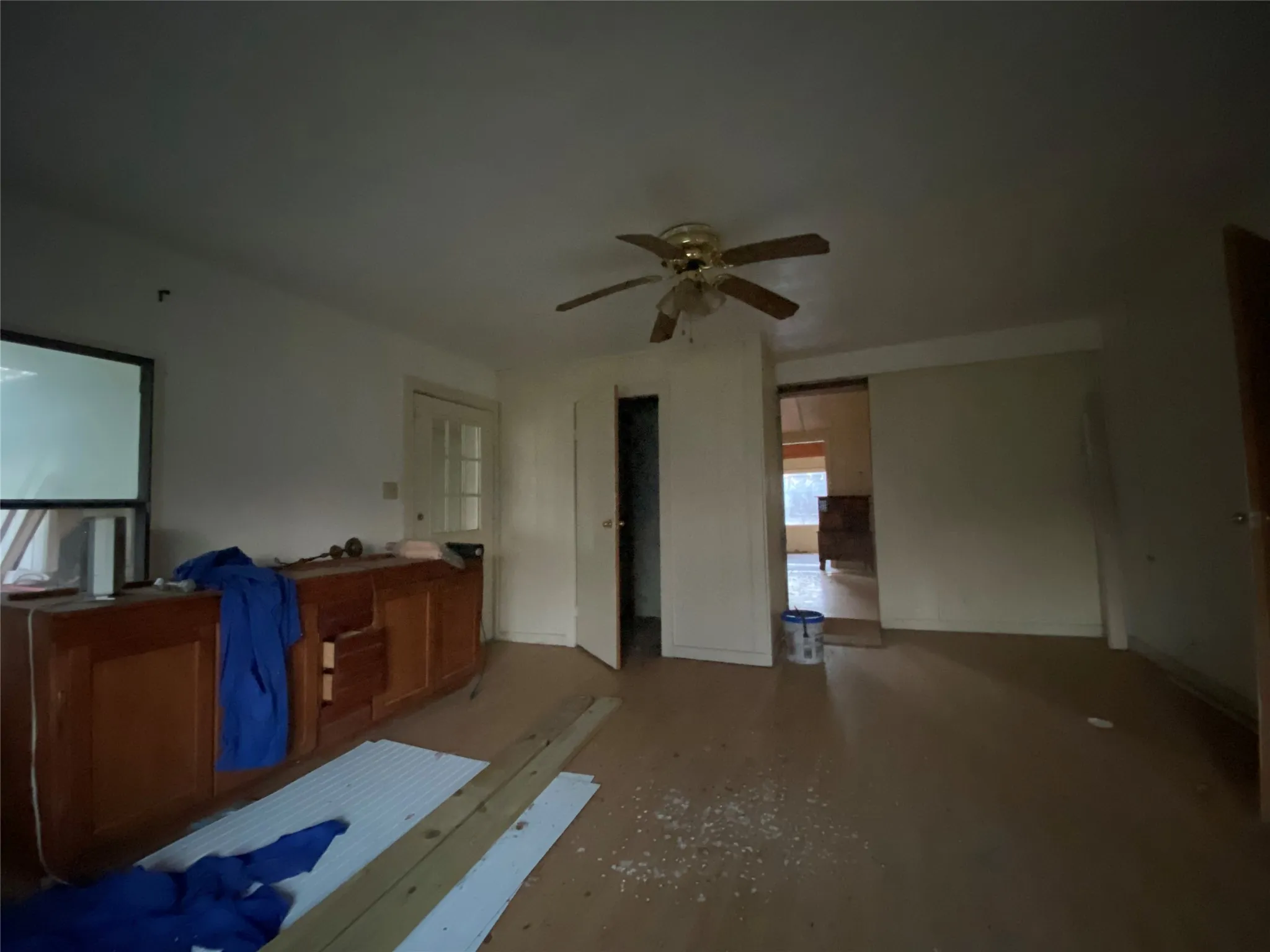 Unfurnished living room with ceiling fan