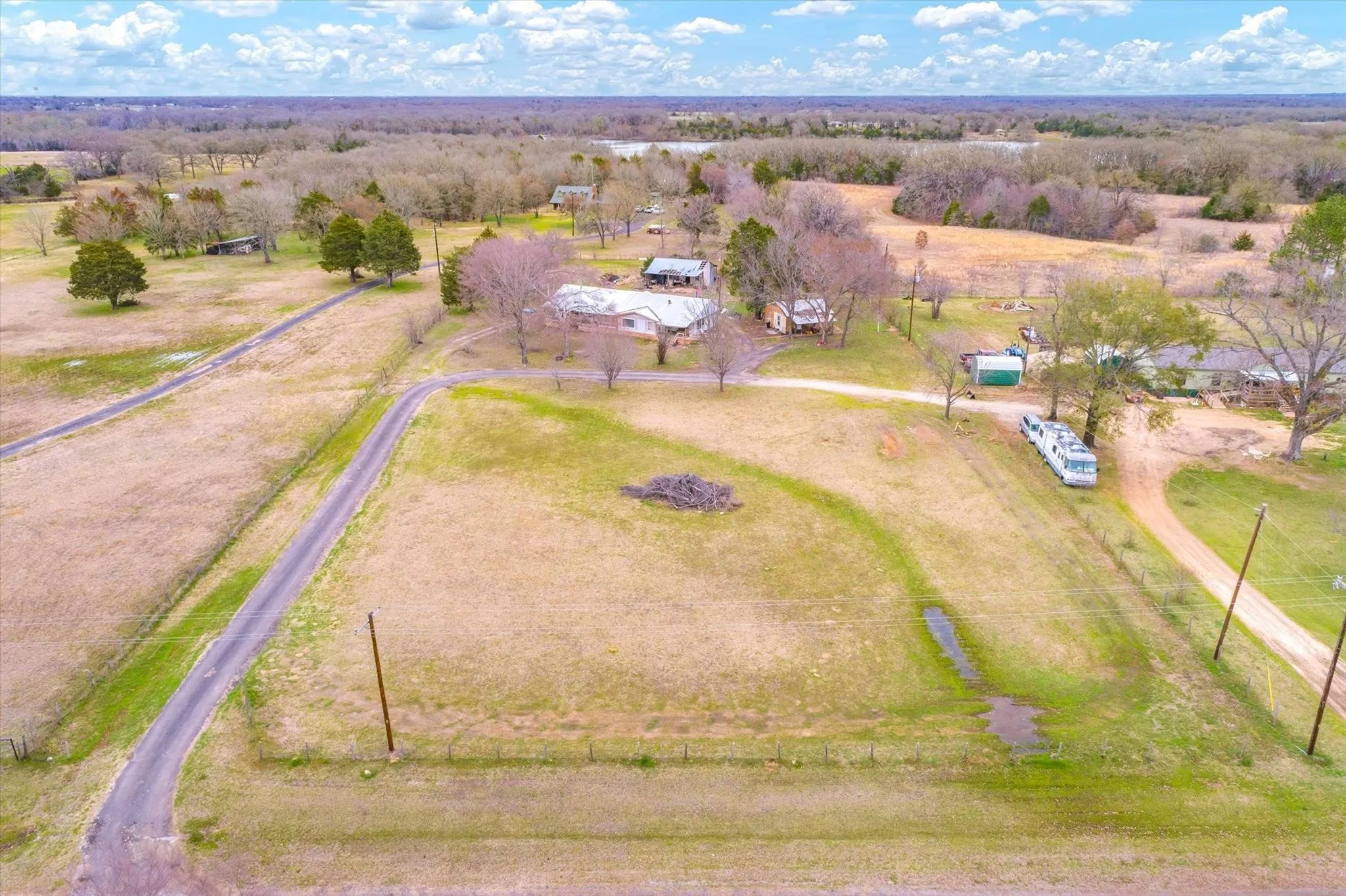 Mobile Home For Sale in Van Zandt County , 920 Vz County Road 3504, Wills Point, Texas 75169, 2 Bedrooms, 2 Bathrooms, Garage spaces, 2,528 Sqft, built in 1985, Price $205,000, mls#21349540, Real Estate Agent in Wills Point, Homes For Sale in Van Zandt county, Homes For Sale in Wills Point, Realtor in Wills Point Texas, Real Estate Brokerage Independent Realty Texas, Luminita Cordes Realtor
