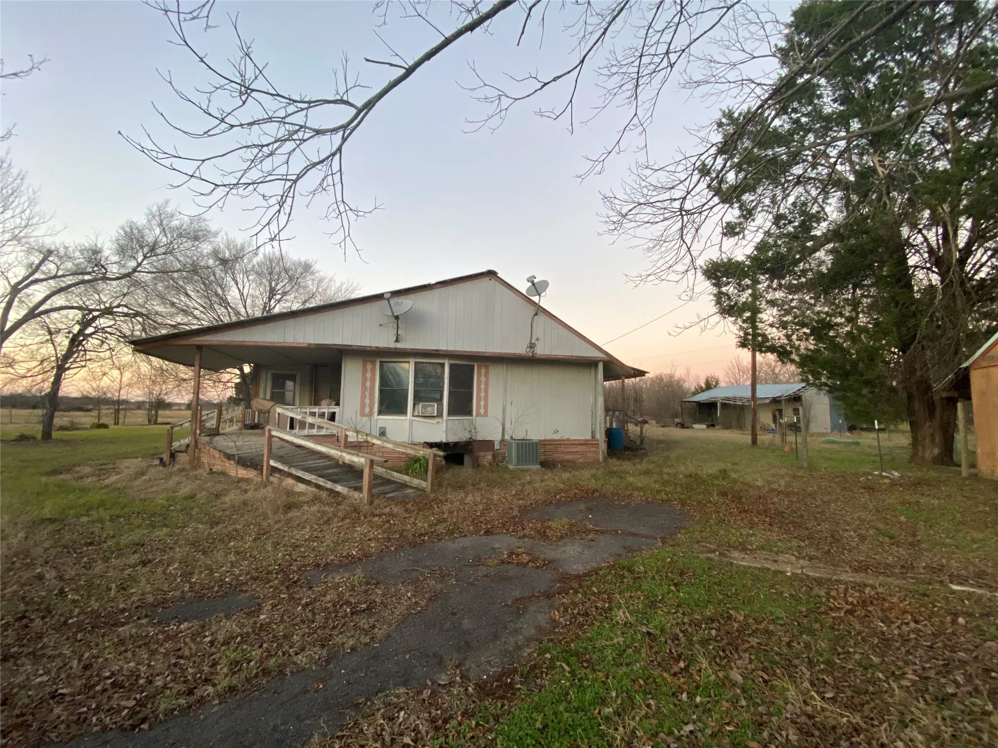 Mobile Home For Sale in Van Zandt County , 920 Vz County Road 3504, Wills Point, Texas 75169, 2 Bedrooms, 2 Bathrooms, Garage spaces, 2,528 Sqft, built in 1985, Price $205,000, mls#21349540, Real Estate Agent in Wills Point, Homes For Sale in Van Zandt county, Homes For Sale in Wills Point, Realtor in Wills Point Texas, Real Estate Brokerage Independent Realty Texas, Luminita Cordes Realtor