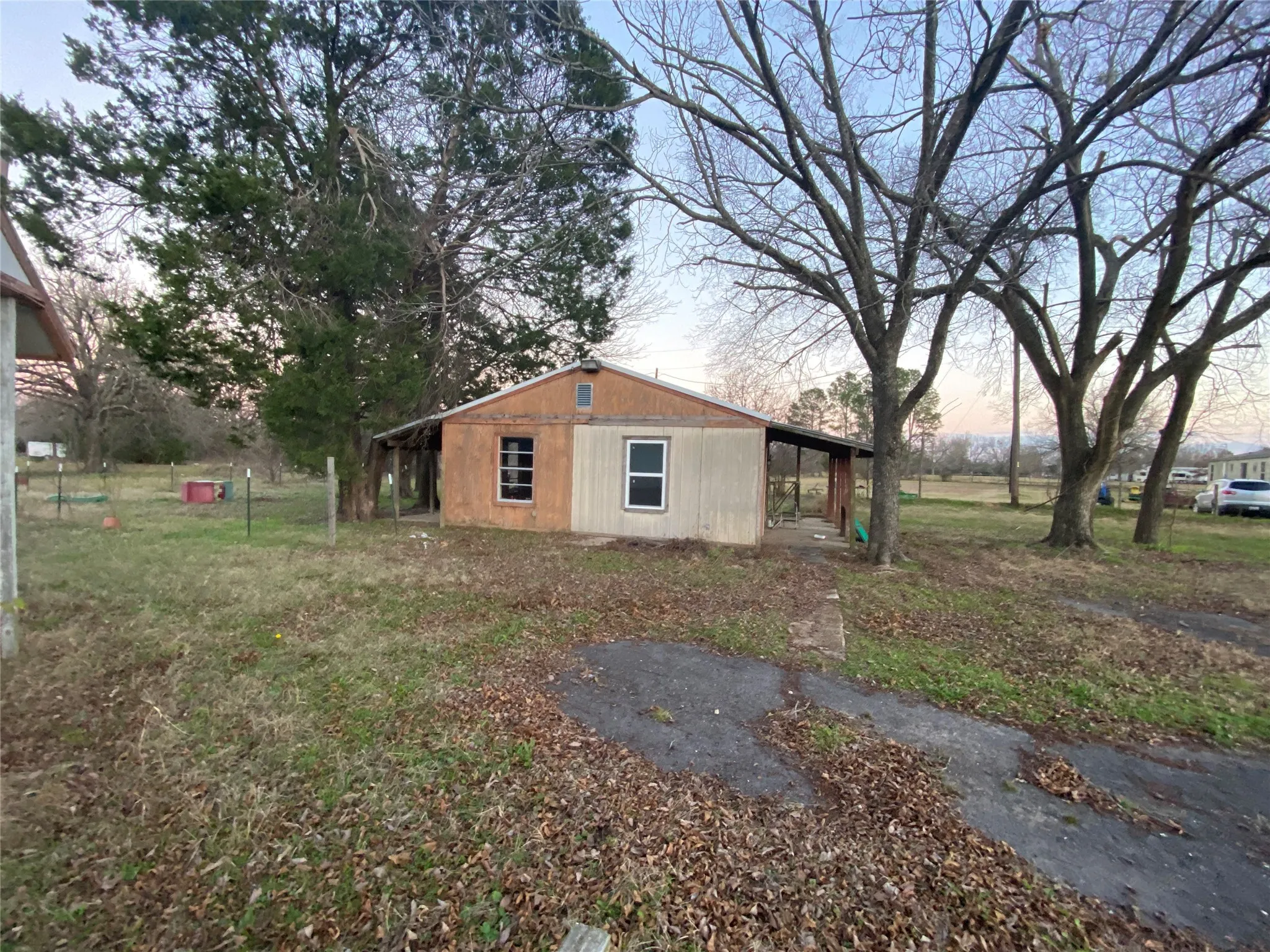 Mobile Home For Sale in Van Zandt County , 920 Vz County Road 3504, Wills Point, Texas 75169, 2 Bedrooms, 2 Bathrooms, Garage spaces, 2,528 Sqft, built in 1985, Price $205,000, mls#21349540, Real Estate Agent in Wills Point, Homes For Sale in Van Zandt county, Homes For Sale in Wills Point, Realtor in Wills Point Texas, Real Estate Brokerage Independent Realty Texas, Luminita Cordes Realtor
