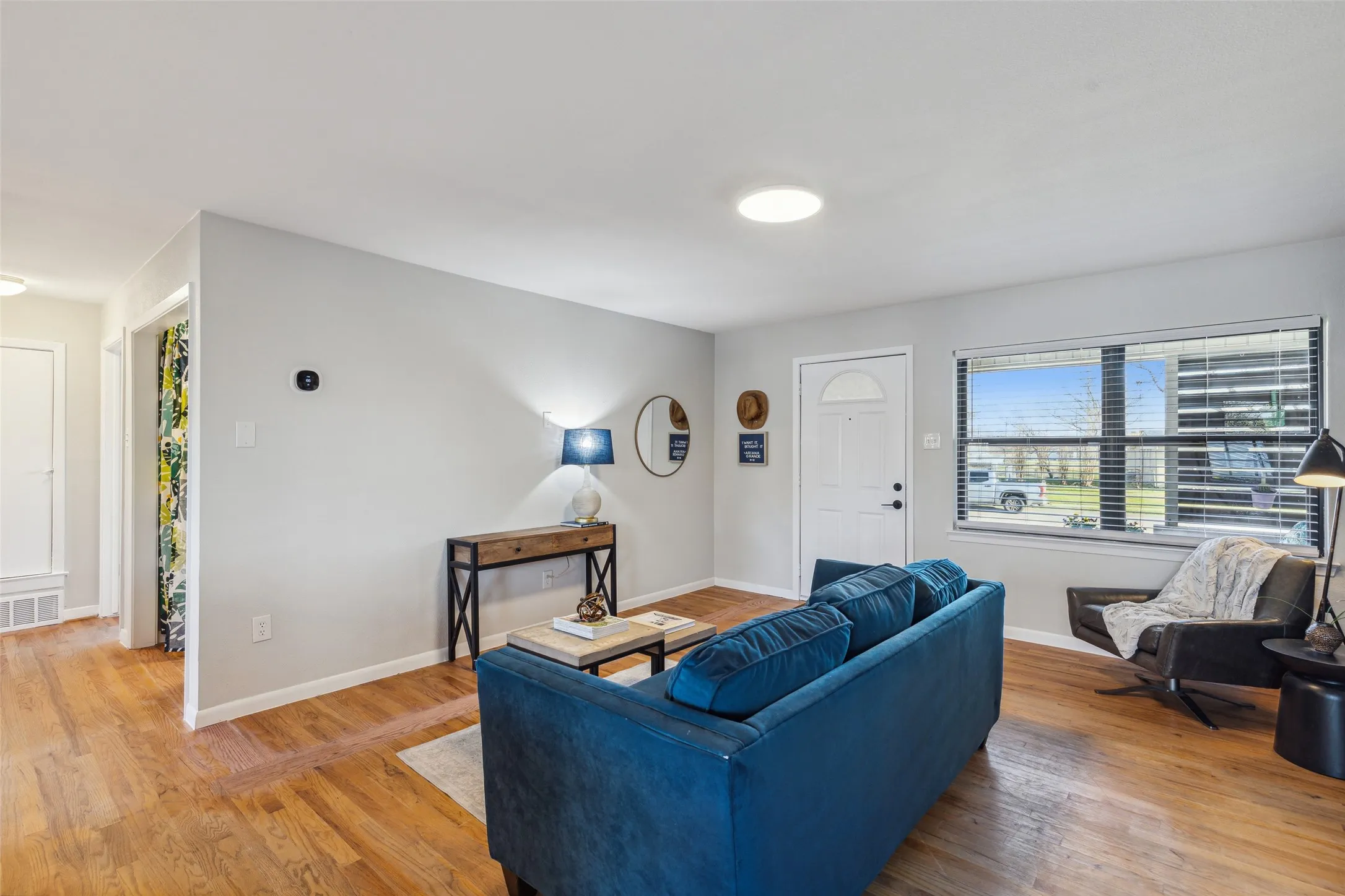 Single Family Residence For Sale in Dallas County , 10811 Mandalay Drive, Dallas, Texas 75228, 3 Bedroom, 2 Bathroom, Garage spaces, 1,381 Sqft, built in 1955, Price $299,900, mls#21349528, Real Estate Agent in Dallas, Homes For Sale in Dallas county, Homes For Sale in Dallas, Realtor in Dallas Texas, Real Estate Brokerage Independent Realty Texas, Luminita Cordes Realtor