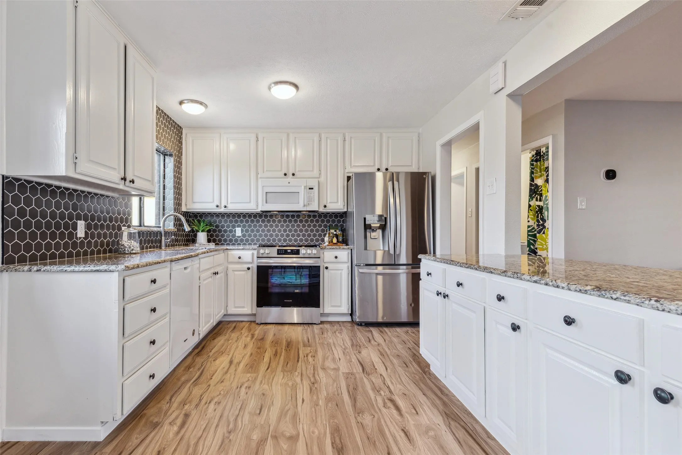 Single Family Residence For Sale in Dallas County , 10811 Mandalay Drive, Dallas, Texas 75228, 3 Bedroom, 2 Bathroom, Garage spaces, 1,381 Sqft, built in 1955, Price $299,900, mls#21349528, Real Estate Agent in Dallas, Homes For Sale in Dallas county, Homes For Sale in Dallas, Realtor in Dallas Texas, Real Estate Brokerage Independent Realty Texas, Luminita Cordes Realtor