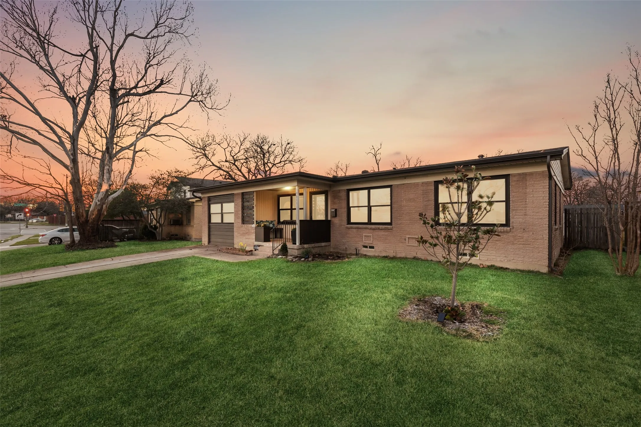 Single Family Residence For Sale in Dallas County , 10811 Mandalay Drive, Dallas, Texas 75228, 3 Bedroom, 2 Bathroom, Garage spaces, 1,381 Sqft, built in 1955, Price $299,900, mls#21349528, Real Estate Agent in Dallas, Homes For Sale in Dallas county, Homes For Sale in Dallas, Realtor in Dallas Texas, Real Estate Brokerage Independent Realty Texas, Luminita Cordes Realtor