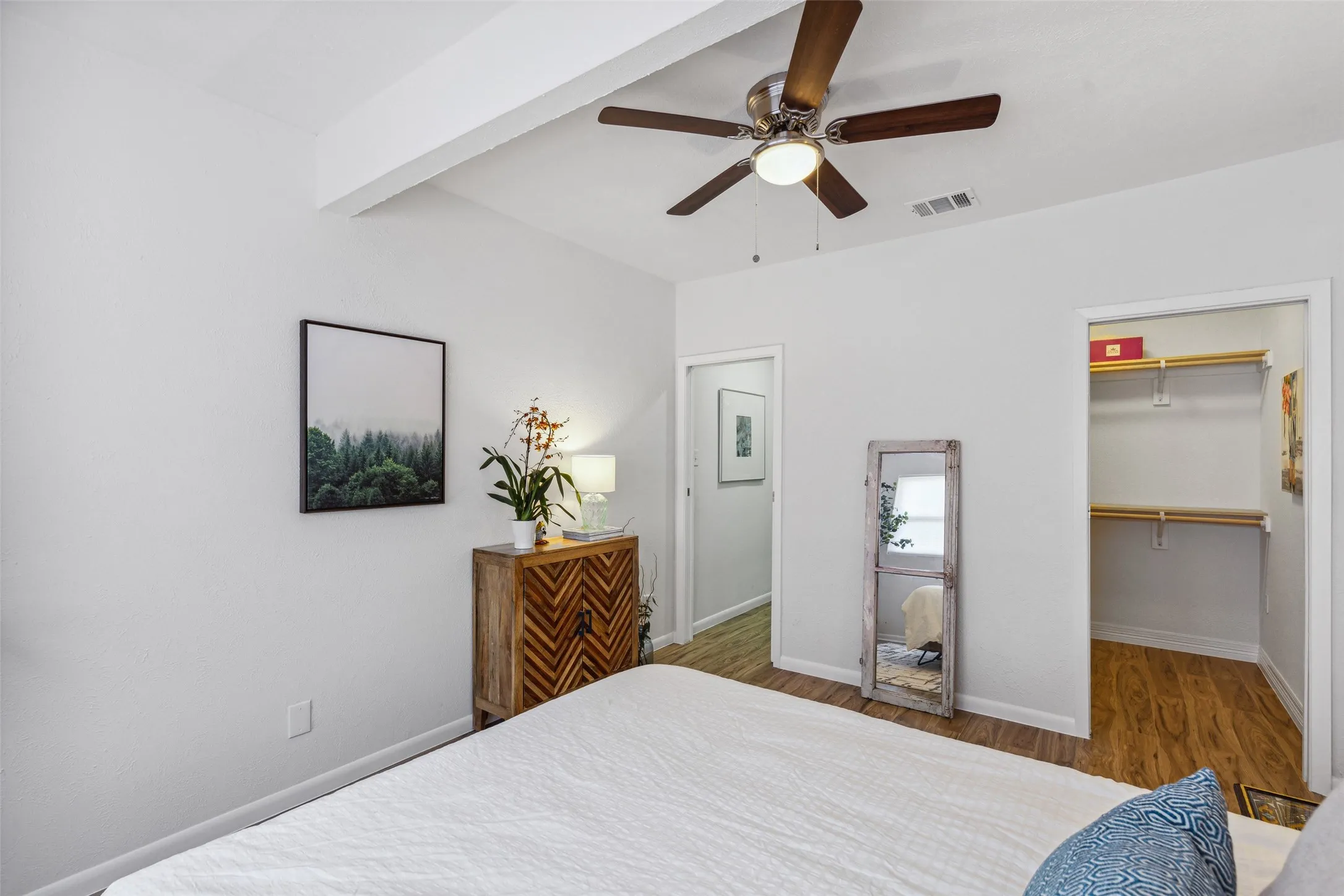 Single Family Residence For Sale in Dallas County , 10811 Mandalay Drive, Dallas, Texas 75228, 3 Bedroom, 2 Bathroom, Garage spaces, 1,381 Sqft, built in 1955, Price $299,900, mls#21349528, Real Estate Agent in Dallas, Homes For Sale in Dallas county, Homes For Sale in Dallas, Realtor in Dallas Texas, Real Estate Brokerage Independent Realty Texas, Luminita Cordes Realtor