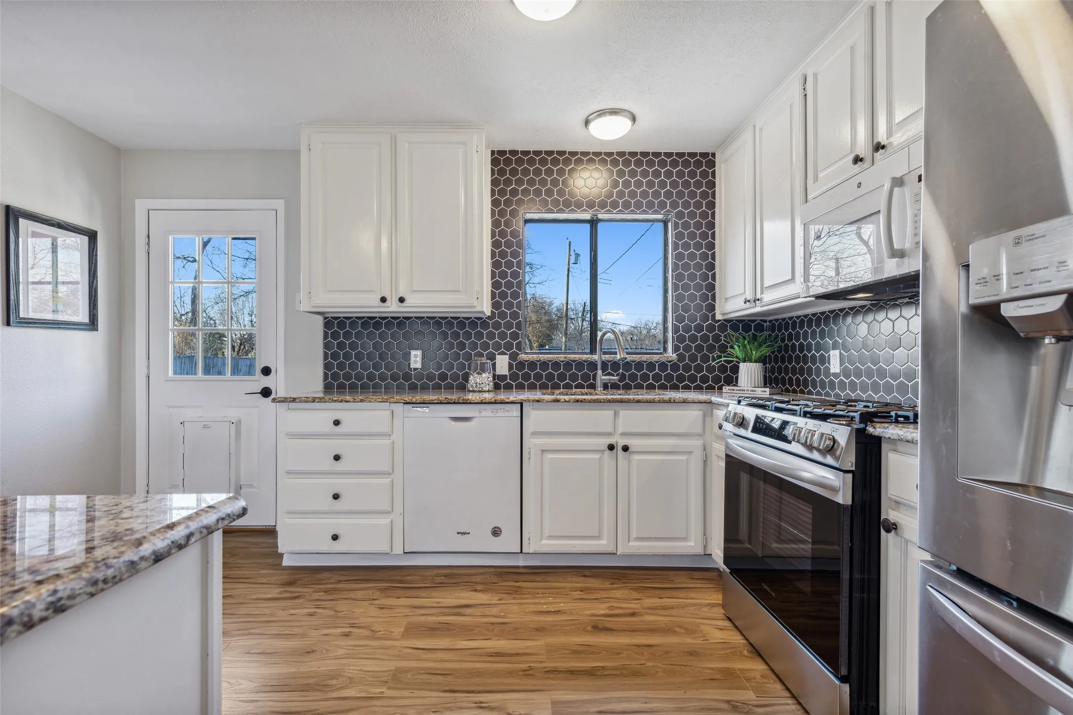 Single Family Residence For Sale in Dallas County , 10811 Mandalay Drive, Dallas, Texas 75228, 3 Bedroom, 2 Bathroom, Garage spaces, 1,381 Sqft, built in 1955, Price $299,900, mls#21349528, Real Estate Agent in Dallas, Homes For Sale in Dallas county, Homes For Sale in Dallas, Realtor in Dallas Texas, Real Estate Brokerage Independent Realty Texas, Luminita Cordes Realtor