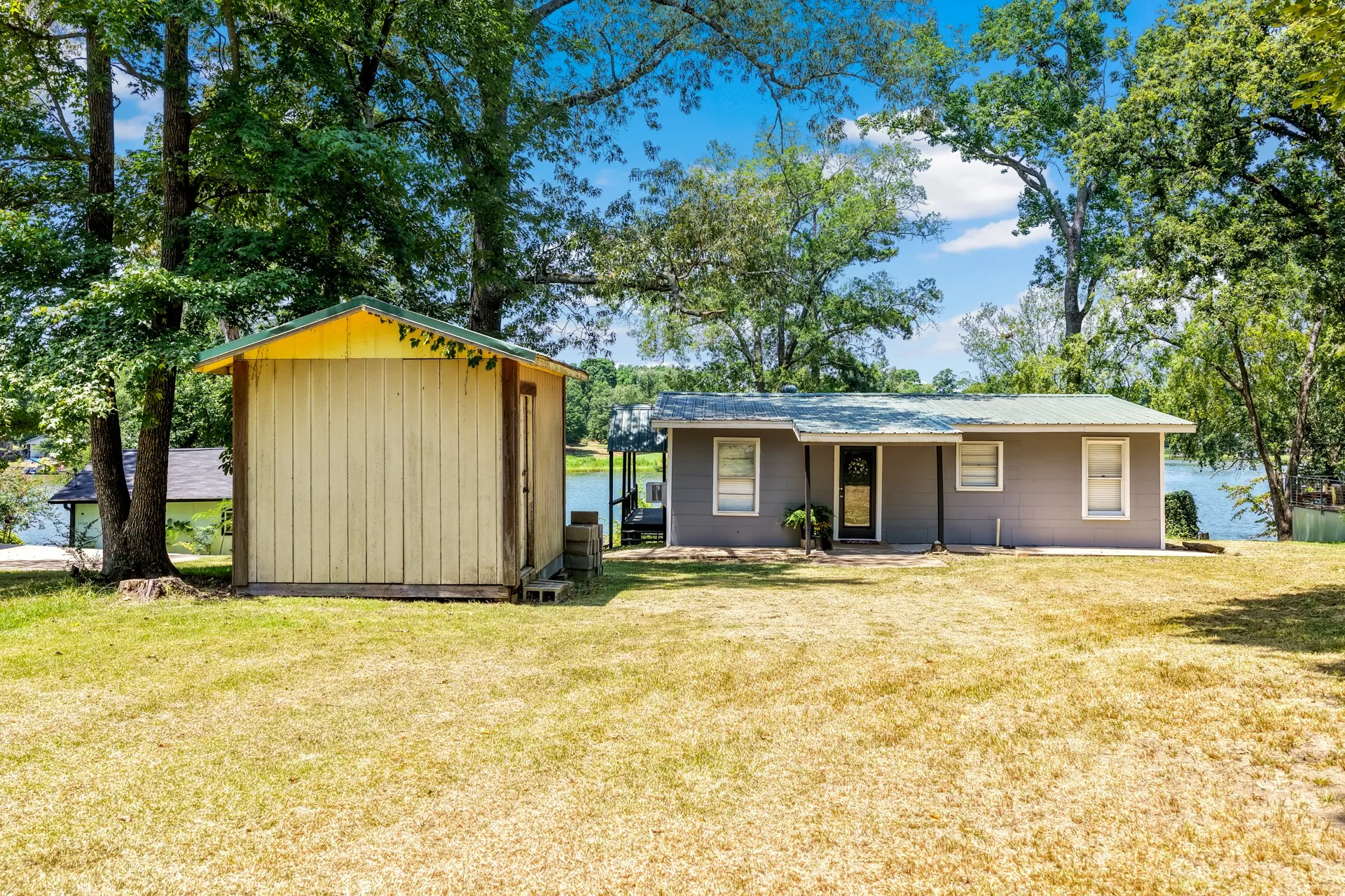 Single Family Residence For Sale in Morris County , 597 Naples 54, Omaha, Texas 75571, 2 Bedroom, 1 Bathroom, Garage spaces, 952 Sqft, built in 1996, mls#21349544, Real Estate Agent in Omaha, Homes For Sale in Morris county, Homes For Sale in Omaha, Realtor in Omaha Texas, Real Estate Brokerage Independent Realty Texas, Luminita Cordes Realtor