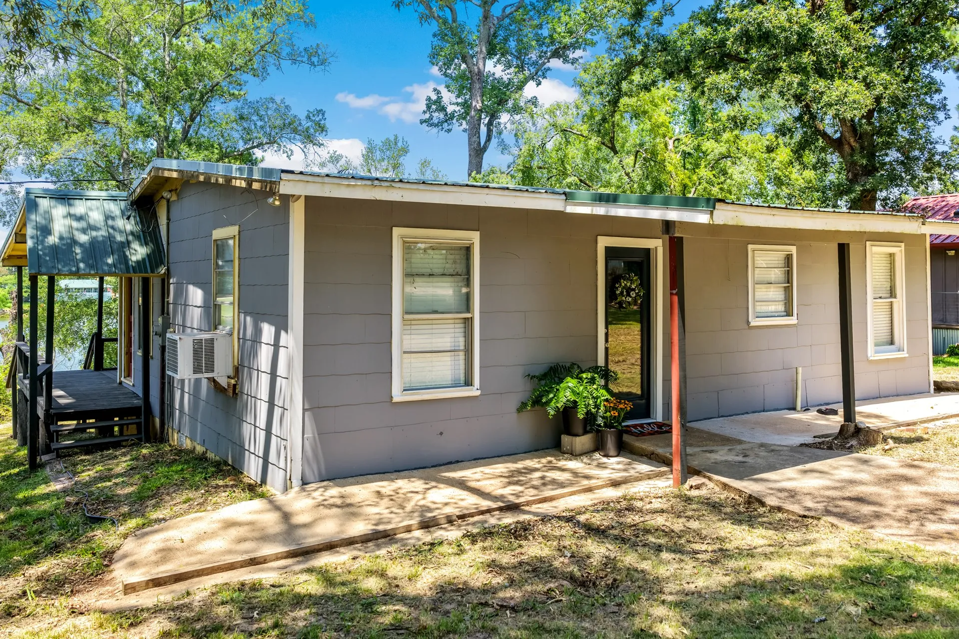 Single Family Residence For Sale in Morris County , 597 Naples 54, Omaha, Texas 75571, 2 Bedroom, 1 Bathroom, Garage spaces, 952 Sqft, built in 1996, mls#21349544, Real Estate Agent in Omaha, Homes For Sale in Morris county, Homes For Sale in Omaha, Realtor in Omaha Texas, Real Estate Brokerage Independent Realty Texas, Luminita Cordes Realtor