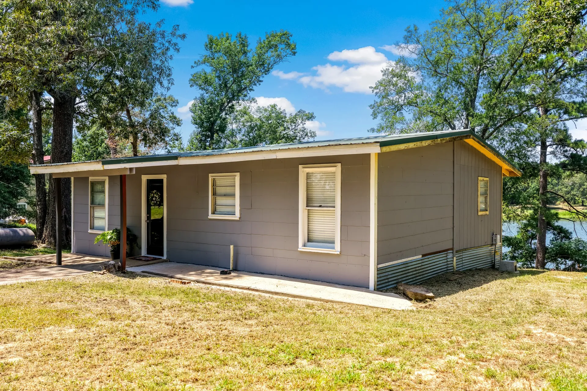 Single Family Residence For Sale in Morris County , 597 Naples 54, Omaha, Texas 75571, 2 Bedroom, 1 Bathroom, Garage spaces, 952 Sqft, built in 1996, mls#21349544, Real Estate Agent in Omaha, Homes For Sale in Morris county, Homes For Sale in Omaha, Realtor in Omaha Texas, Real Estate Brokerage Independent Realty Texas, Luminita Cordes Realtor
