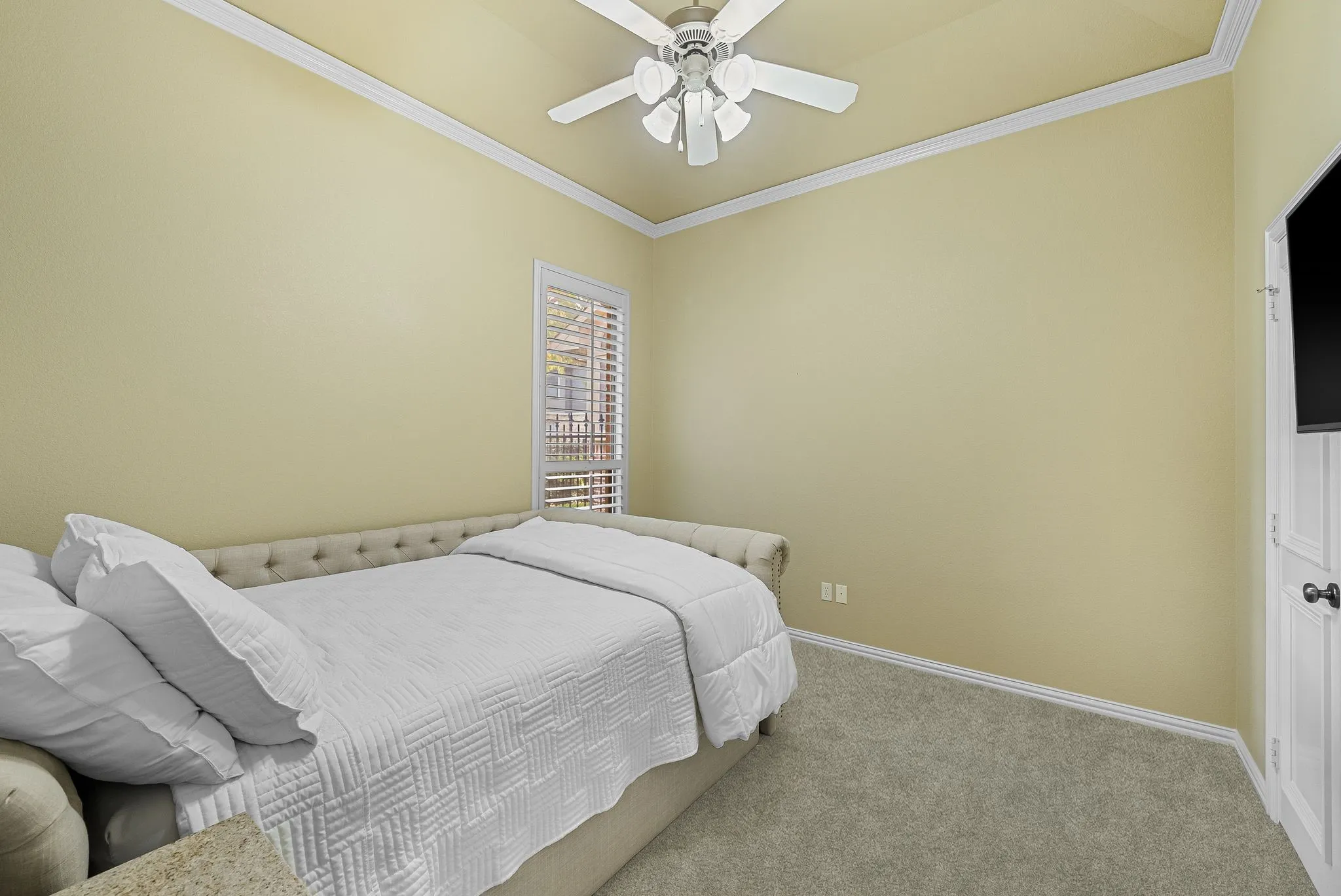 Single Family Residence For Sale in Tarrant County , 218 Versailles Lane, Keller, Texas 76248, 3 Bedroom, 3 Bathroom, 2 Garage spaces, 2,252 Sqft, built in 2002, mls#21339627, Real Estate Agent in Keller, Homes For Sale in Tarrant county, Homes For Sale in Keller, Realtor in Keller Texas, Real Estate Brokerage Independent Realty Texas, Luminita Cordes Realtor