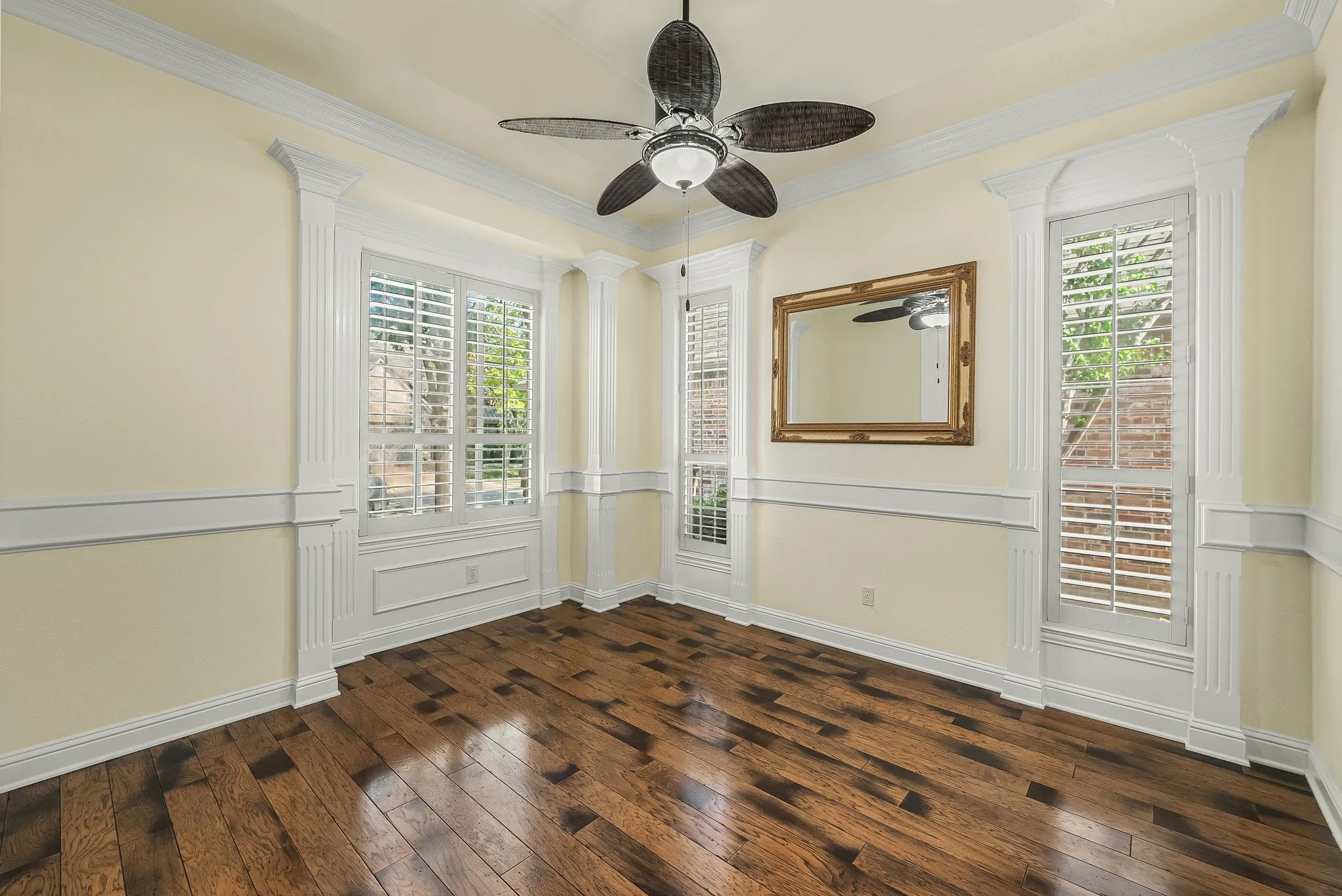 Single Family Residence For Sale in Tarrant County , 218 Versailles Lane, Keller, Texas 76248, 3 Bedroom, 3 Bathroom, 2 Garage spaces, 2,252 Sqft, built in 2002, mls#21339627, Real Estate Agent in Keller, Homes For Sale in Tarrant county, Homes For Sale in Keller, Realtor in Keller Texas, Real Estate Brokerage Independent Realty Texas, Luminita Cordes Realtor