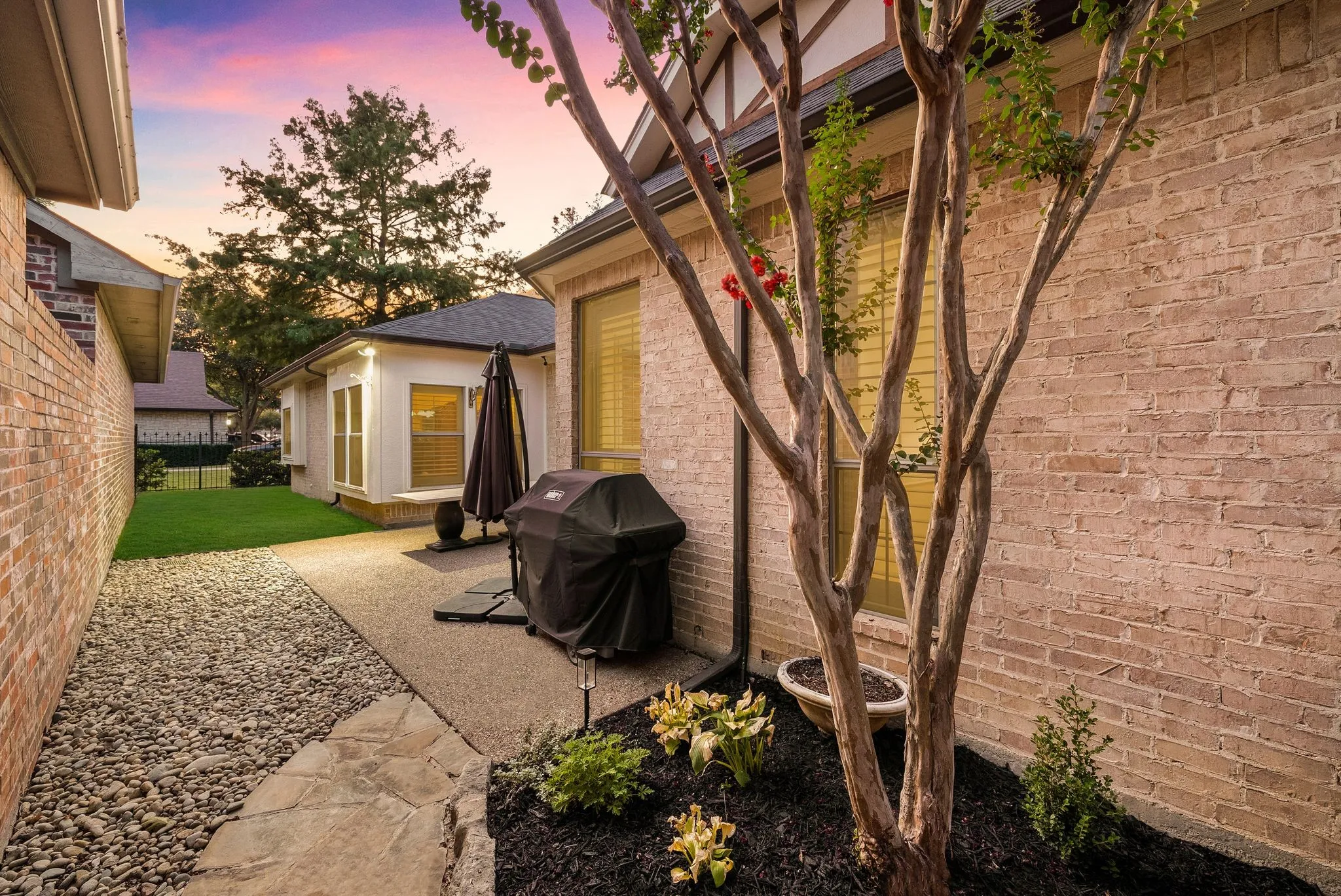 Single Family Residence For Sale in Tarrant County , 218 Versailles Lane, Keller, Texas 76248, 3 Bedroom, 3 Bathroom, 2 Garage spaces, 2,252 Sqft, built in 2002, mls#21339627, Real Estate Agent in Keller, Homes For Sale in Tarrant county, Homes For Sale in Keller, Realtor in Keller Texas, Real Estate Brokerage Independent Realty Texas, Luminita Cordes Realtor