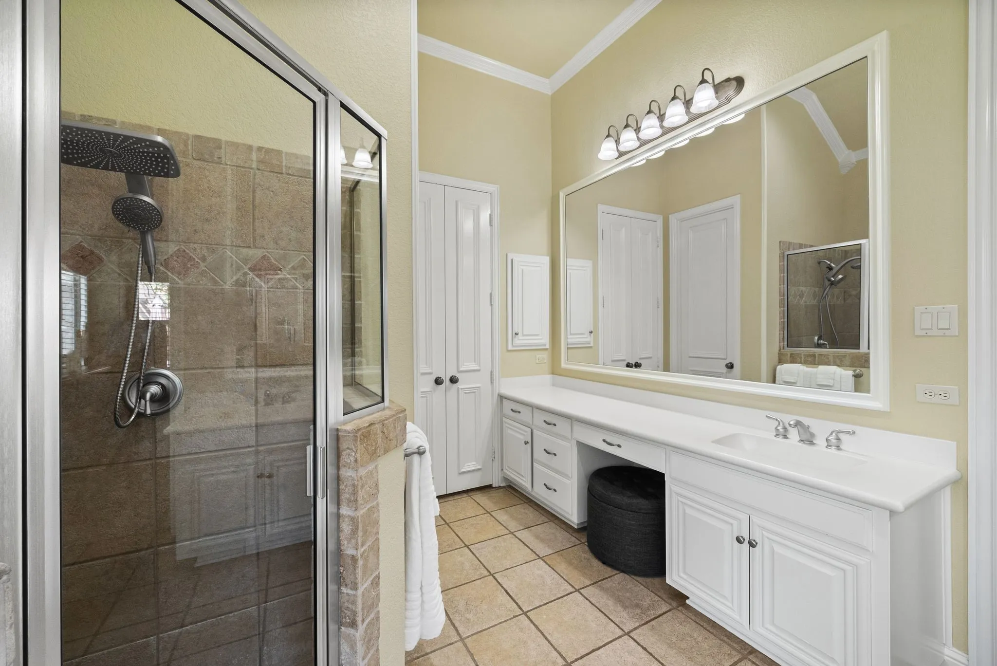 Single Family Residence For Sale in Tarrant County , 218 Versailles Lane, Keller, Texas 76248, 3 Bedroom, 3 Bathroom, 2 Garage spaces, 2,252 Sqft, built in 2002, mls#21339627, Real Estate Agent in Keller, Homes For Sale in Tarrant county, Homes For Sale in Keller, Realtor in Keller Texas, Real Estate Brokerage Independent Realty Texas, Luminita Cordes Realtor