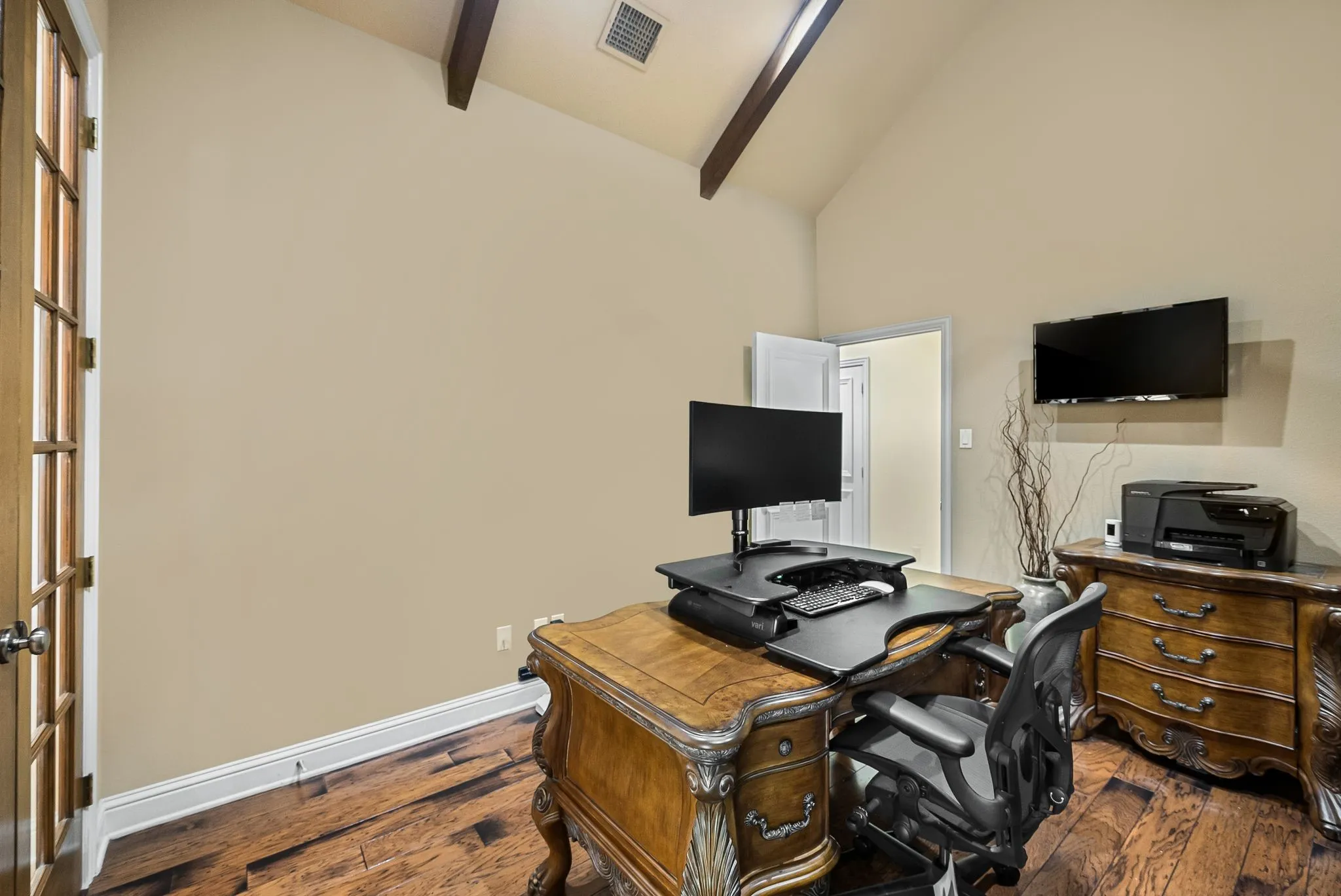 Single Family Residence For Sale in Tarrant County , 218 Versailles Lane, Keller, Texas 76248, 3 Bedroom, 3 Bathroom, 2 Garage spaces, 2,252 Sqft, built in 2002, mls#21339627, Real Estate Agent in Keller, Homes For Sale in Tarrant county, Homes For Sale in Keller, Realtor in Keller Texas, Real Estate Brokerage Independent Realty Texas, Luminita Cordes Realtor