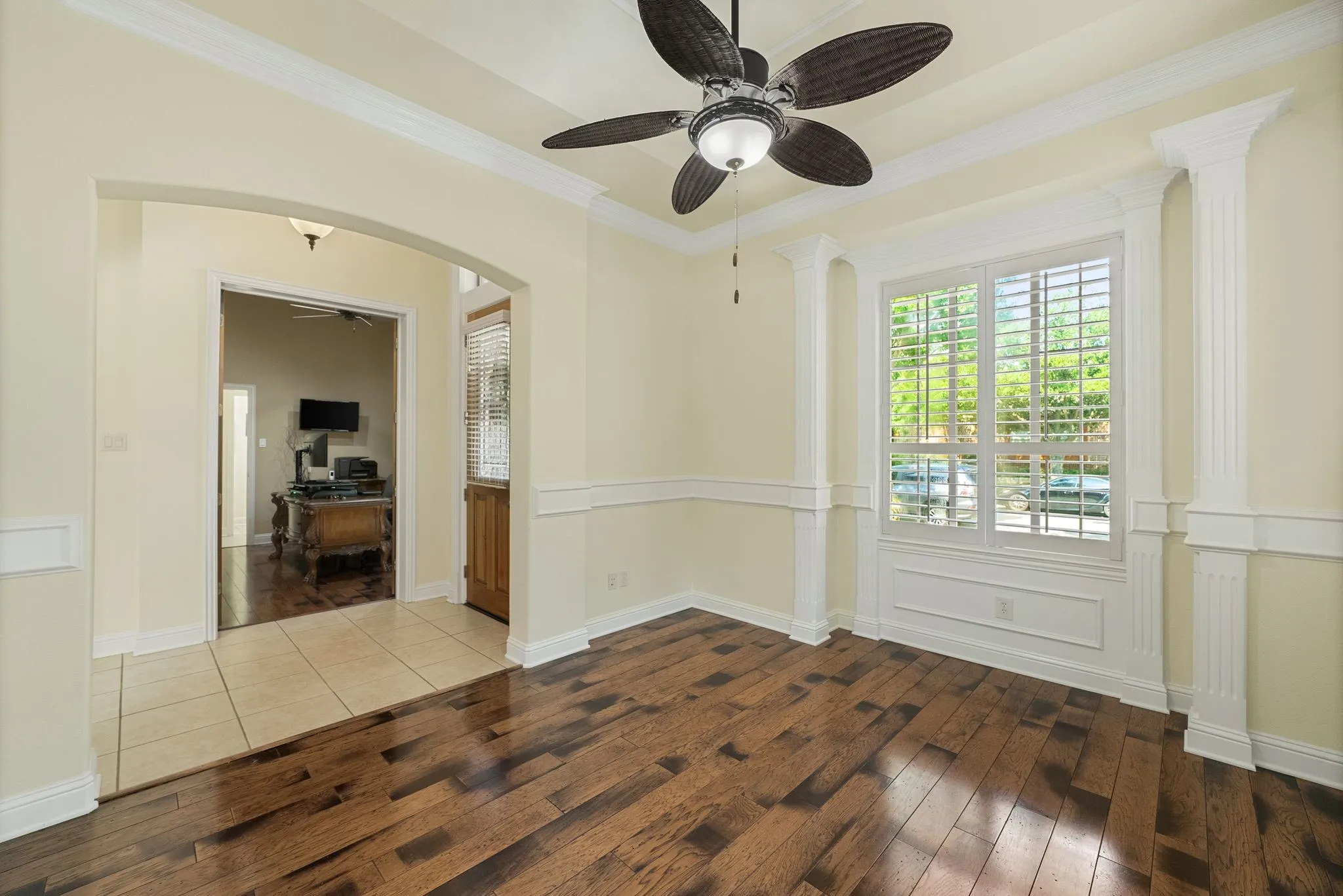 Single Family Residence For Sale in Tarrant County , 218 Versailles Lane, Keller, Texas 76248, 3 Bedroom, 3 Bathroom, 2 Garage spaces, 2,252 Sqft, built in 2002, mls#21339627, Real Estate Agent in Keller, Homes For Sale in Tarrant county, Homes For Sale in Keller, Realtor in Keller Texas, Real Estate Brokerage Independent Realty Texas, Luminita Cordes Realtor