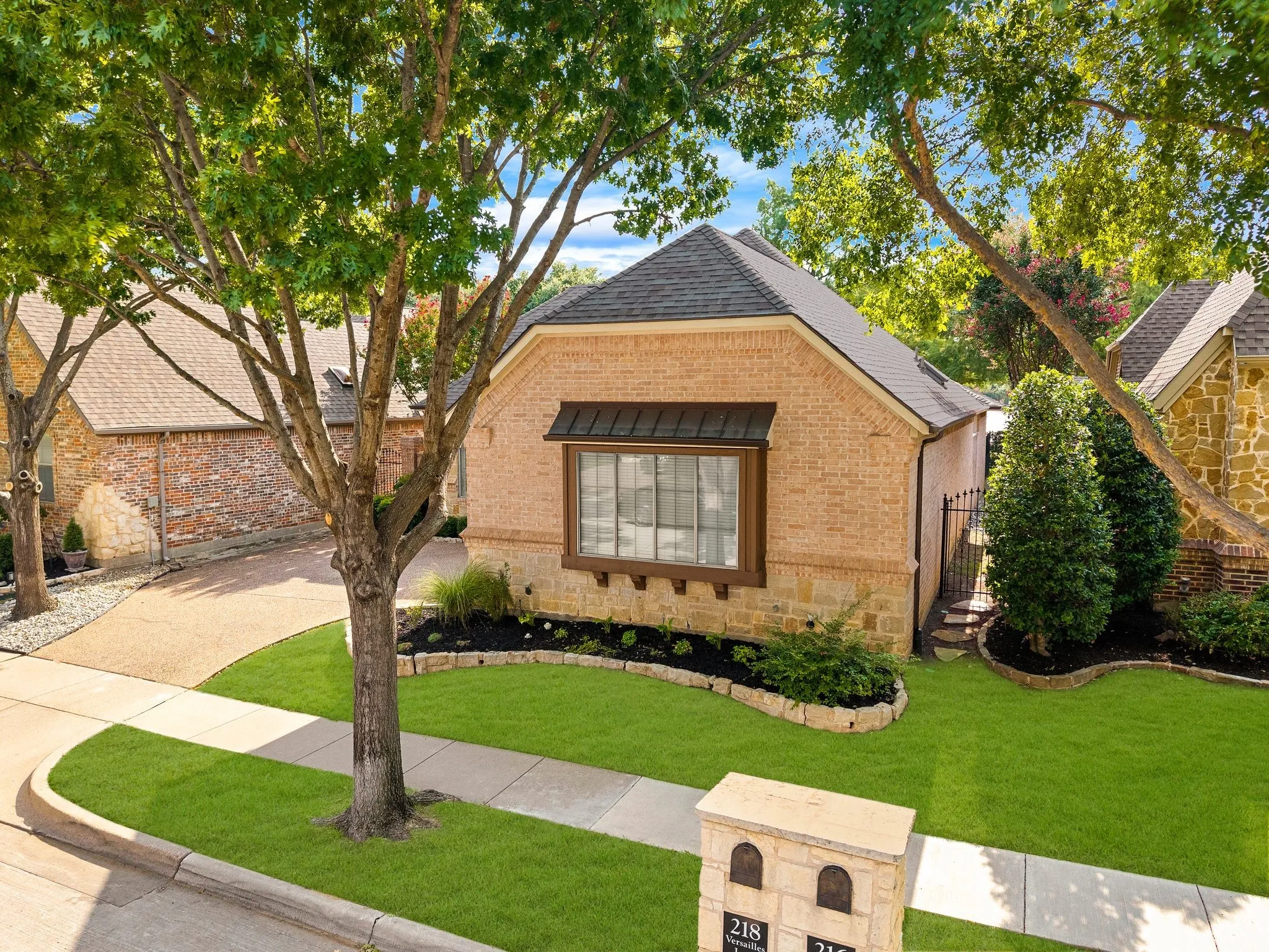 Single Family Residence For Sale in Tarrant County , 218 Versailles Lane, Keller, Texas 76248, 3 Bedroom, 3 Bathroom, 2 Garage spaces, 2,252 Sqft, built in 2002, mls#21339627, Real Estate Agent in Keller, Homes For Sale in Tarrant county, Homes For Sale in Keller, Realtor in Keller Texas, Real Estate Brokerage Independent Realty Texas, Luminita Cordes Realtor