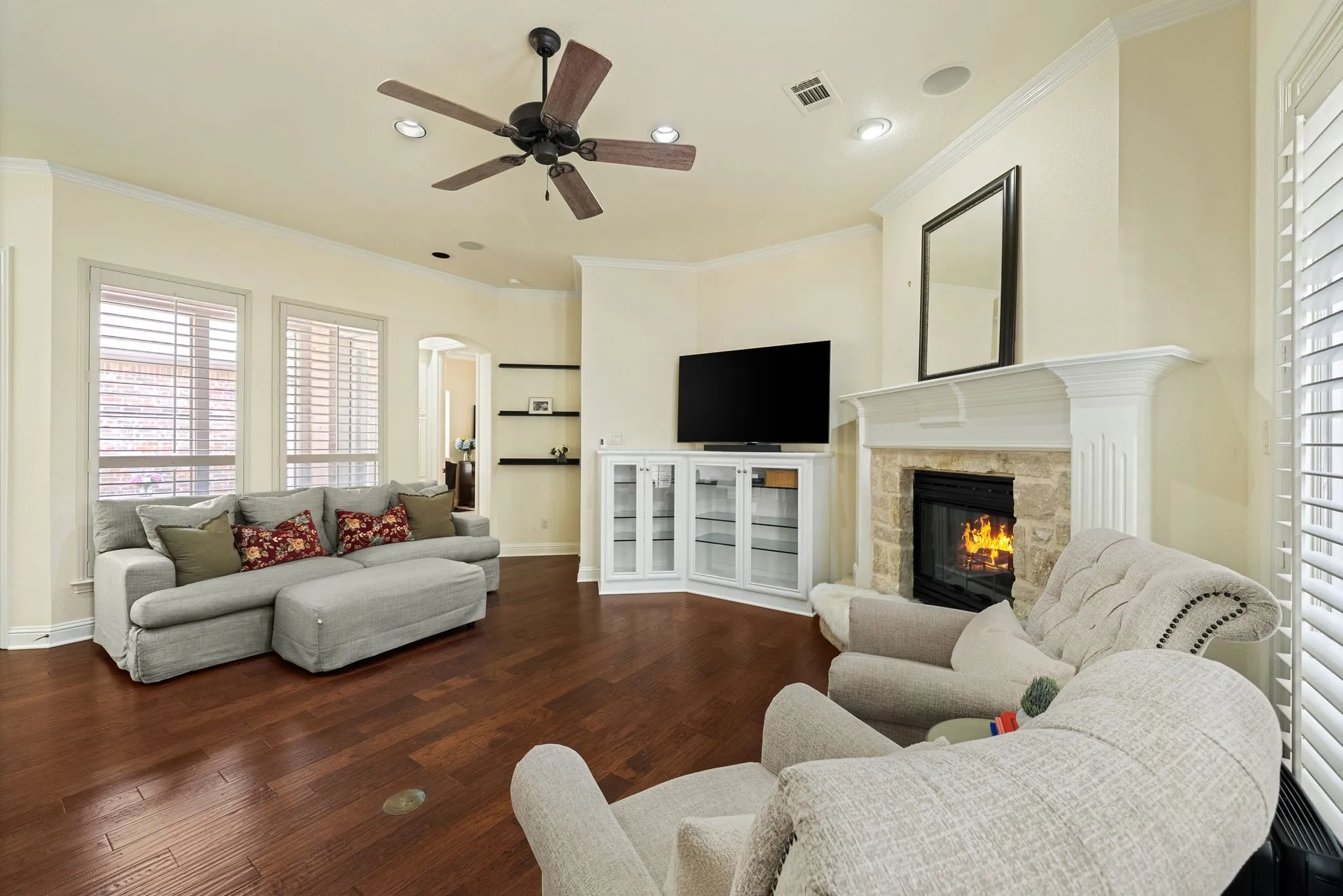 Single Family Residence For Sale in Tarrant County , 218 Versailles Lane, Keller, Texas 76248, 3 Bedroom, 3 Bathroom, 2 Garage spaces, 2,252 Sqft, built in 2002, mls#21339627, Real Estate Agent in Keller, Homes For Sale in Tarrant county, Homes For Sale in Keller, Realtor in Keller Texas, Real Estate Brokerage Independent Realty Texas, Luminita Cordes Realtor