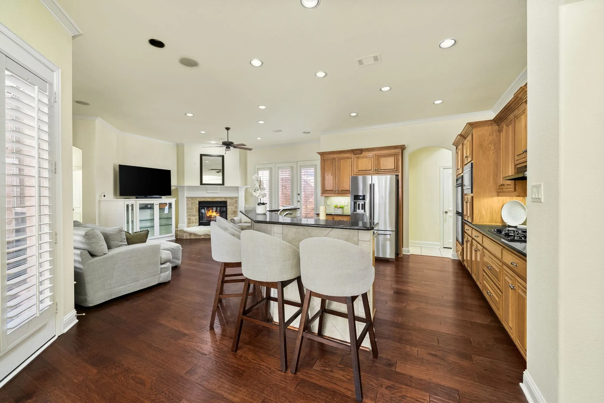 Single Family Residence For Sale in Tarrant County , 218 Versailles Lane, Keller, Texas 76248, 3 Bedroom, 3 Bathroom, 2 Garage spaces, 2,252 Sqft, built in 2002, mls#21339627, Real Estate Agent in Keller, Homes For Sale in Tarrant county, Homes For Sale in Keller, Realtor in Keller Texas, Real Estate Brokerage Independent Realty Texas, Luminita Cordes Realtor