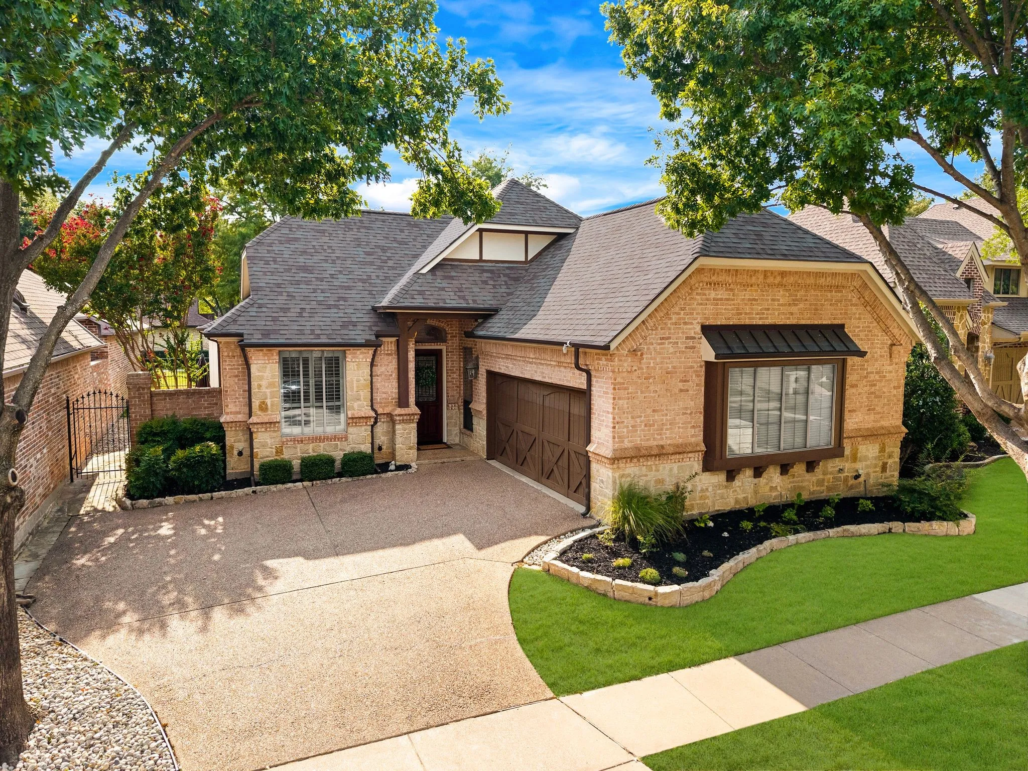 Single Family Residence For Sale in Tarrant County , 218 Versailles Lane, Keller, Texas 76248, 3 Bedroom, 3 Bathroom, 2 Garage spaces, 2,252 Sqft, built in 2002, mls#21339627, Real Estate Agent in Keller, Homes For Sale in Tarrant county, Homes For Sale in Keller, Realtor in Keller Texas, Real Estate Brokerage Independent Realty Texas, Luminita Cordes Realtor