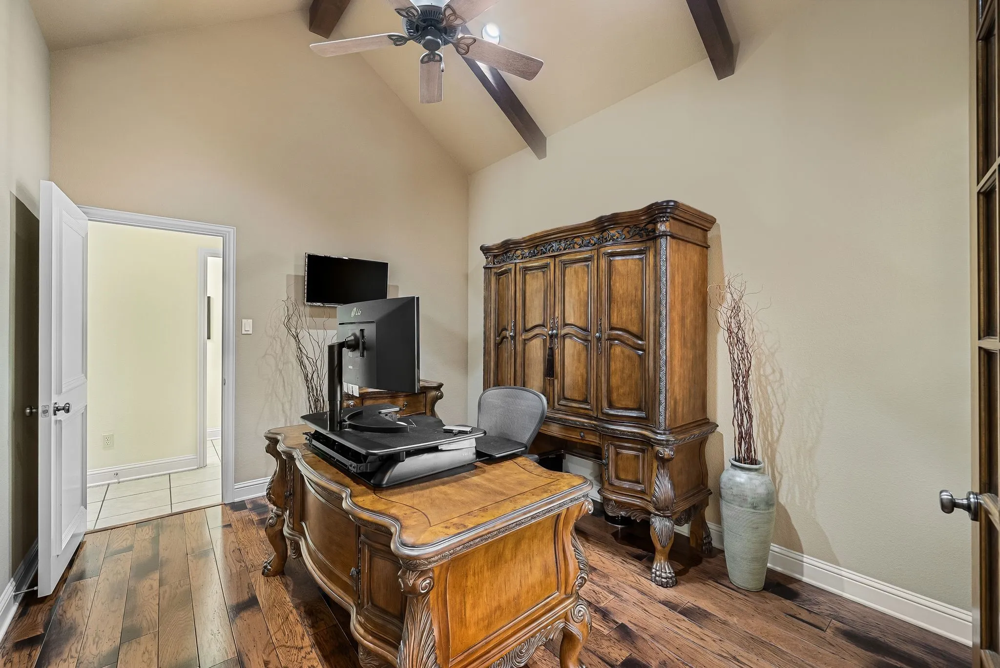 Single Family Residence For Sale in Tarrant County , 218 Versailles Lane, Keller, Texas 76248, 3 Bedroom, 3 Bathroom, 2 Garage spaces, 2,252 Sqft, built in 2002, mls#21339627, Real Estate Agent in Keller, Homes For Sale in Tarrant county, Homes For Sale in Keller, Realtor in Keller Texas, Real Estate Brokerage Independent Realty Texas, Luminita Cordes Realtor