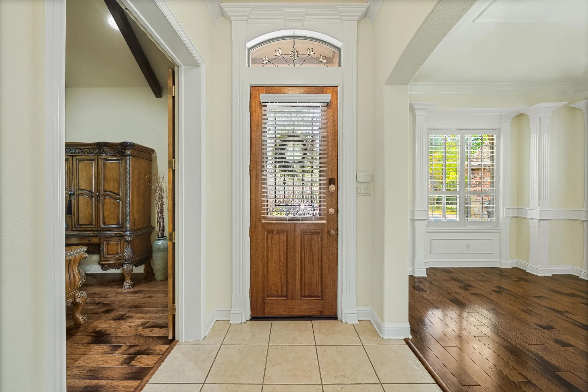 Single Family Residence For Sale in Tarrant County , 218 Versailles Lane, Keller, Texas 76248, 3 Bedroom, 3 Bathroom, 2 Garage spaces, 2,252 Sqft, built in 2002, mls#21339627, Real Estate Agent in Keller, Homes For Sale in Tarrant county, Homes For Sale in Keller, Realtor in Keller Texas, Real Estate Brokerage Independent Realty Texas, Luminita Cordes Realtor