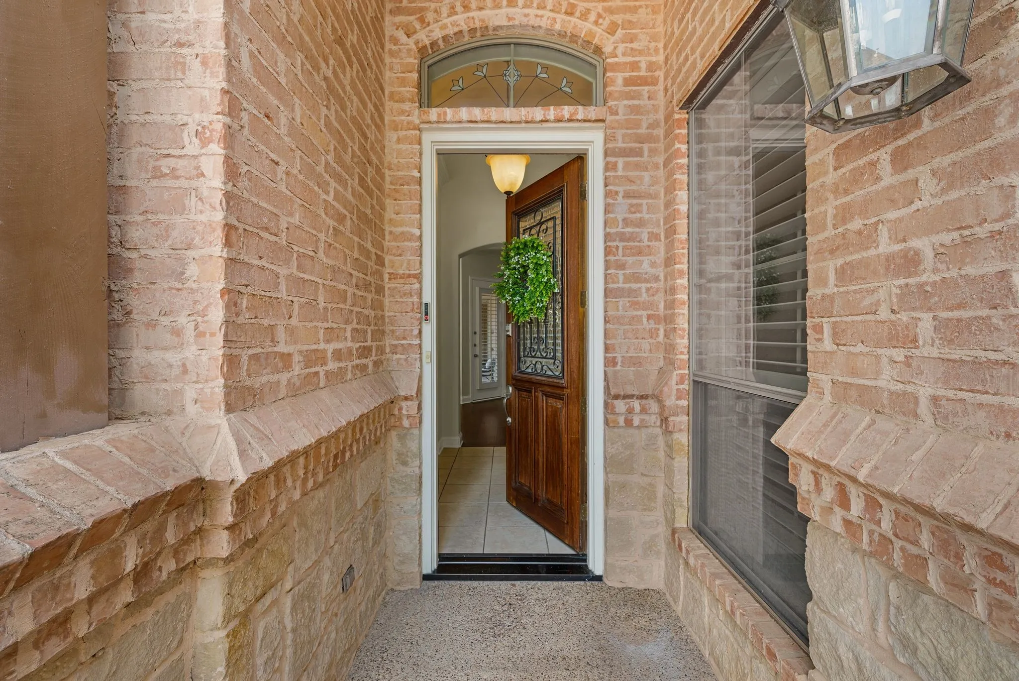 Single Family Residence For Sale in Tarrant County , 218 Versailles Lane, Keller, Texas 76248, 3 Bedroom, 3 Bathroom, 2 Garage spaces, 2,252 Sqft, built in 2002, mls#21339627, Real Estate Agent in Keller, Homes For Sale in Tarrant county, Homes For Sale in Keller, Realtor in Keller Texas, Real Estate Brokerage Independent Realty Texas, Luminita Cordes Realtor