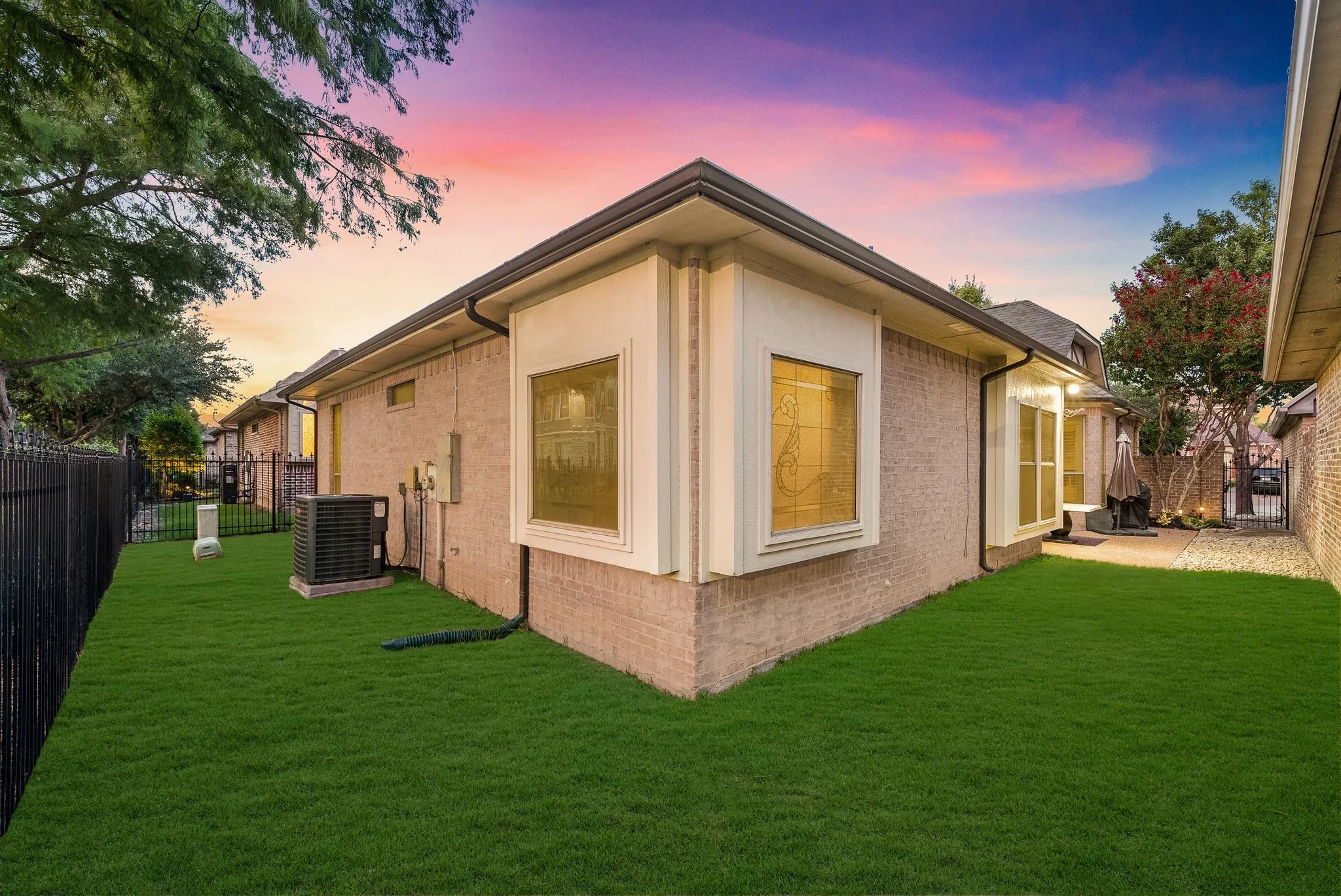 Single Family Residence For Sale in Tarrant County , 218 Versailles Lane, Keller, Texas 76248, 3 Bedroom, 3 Bathroom, 2 Garage spaces, 2,252 Sqft, built in 2002, mls#21339627, Real Estate Agent in Keller, Homes For Sale in Tarrant county, Homes For Sale in Keller, Realtor in Keller Texas, Real Estate Brokerage Independent Realty Texas, Luminita Cordes Realtor