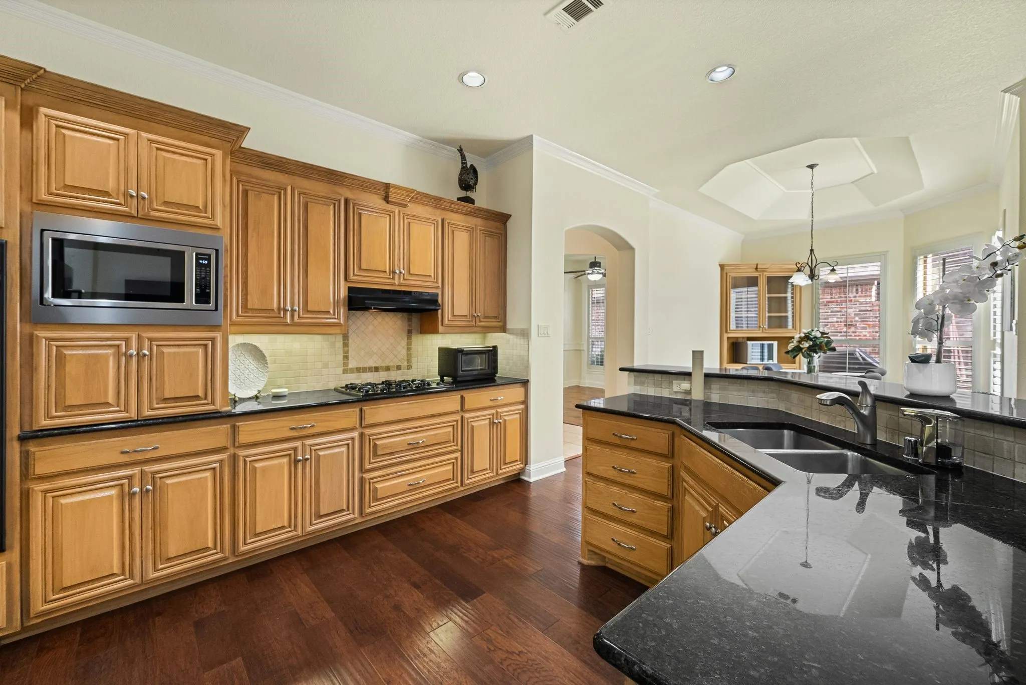 Single Family Residence For Sale in Tarrant County , 218 Versailles Lane, Keller, Texas 76248, 3 Bedroom, 3 Bathroom, 2 Garage spaces, 2,252 Sqft, built in 2002, mls#21339627, Real Estate Agent in Keller, Homes For Sale in Tarrant county, Homes For Sale in Keller, Realtor in Keller Texas, Real Estate Brokerage Independent Realty Texas, Luminita Cordes Realtor