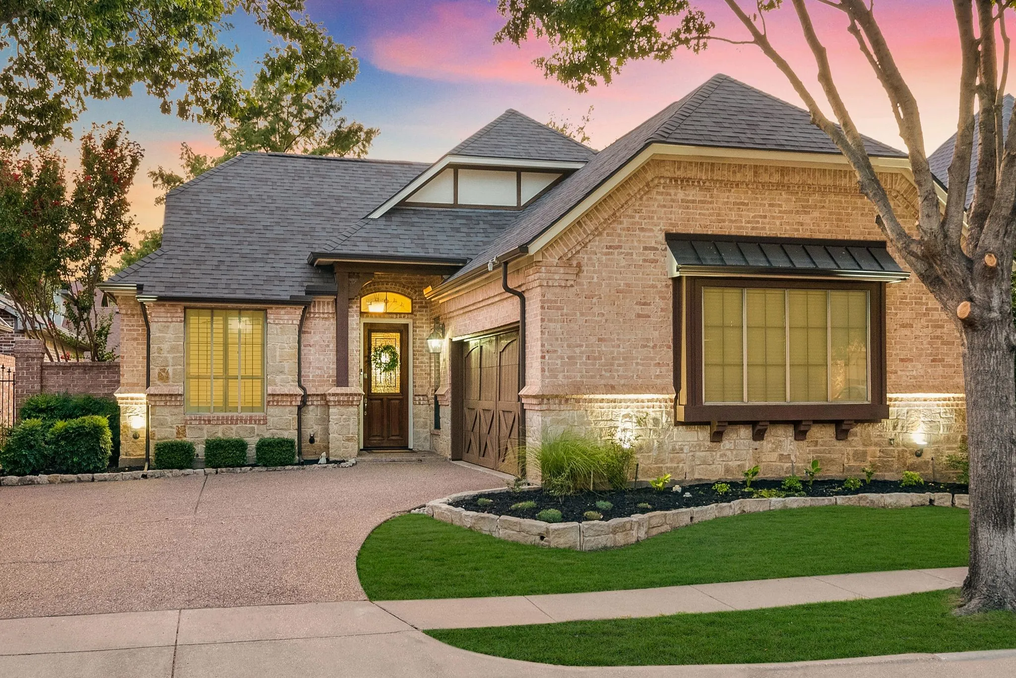 Single Family Residence For Sale in Tarrant County , 218 Versailles Lane, Keller, Texas 76248, 3 Bedroom, 3 Bathroom, 2 Garage spaces, 2,252 Sqft, built in 2002, mls#21339627, Real Estate Agent in Keller, Homes For Sale in Tarrant county, Homes For Sale in Keller, Realtor in Keller Texas, Real Estate Brokerage Independent Realty Texas, Luminita Cordes Realtor