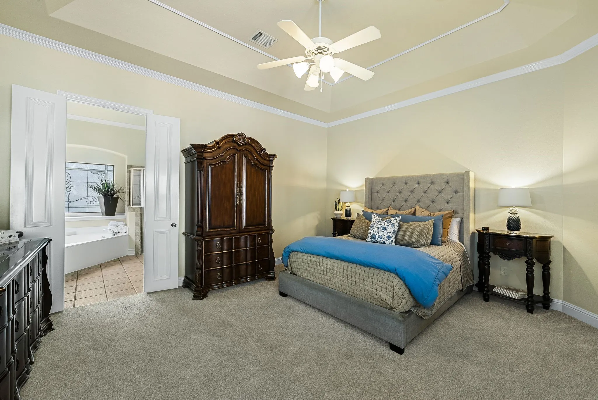Single Family Residence For Sale in Tarrant County , 218 Versailles Lane, Keller, Texas 76248, 3 Bedroom, 3 Bathroom, 2 Garage spaces, 2,252 Sqft, built in 2002, mls#21339627, Real Estate Agent in Keller, Homes For Sale in Tarrant county, Homes For Sale in Keller, Realtor in Keller Texas, Real Estate Brokerage Independent Realty Texas, Luminita Cordes Realtor