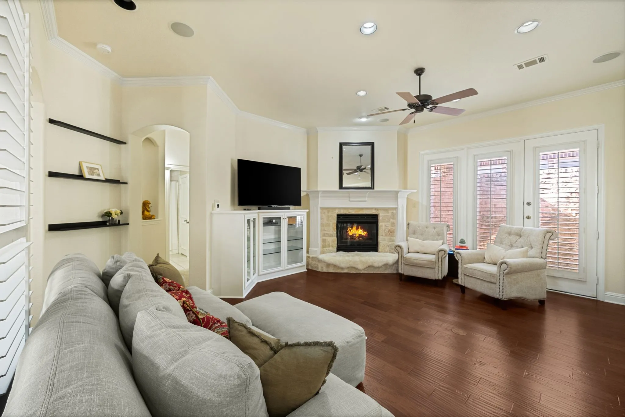 Single Family Residence For Sale in Tarrant County , 218 Versailles Lane, Keller, Texas 76248, 3 Bedroom, 3 Bathroom, 2 Garage spaces, 2,252 Sqft, built in 2002, mls#21339627, Real Estate Agent in Keller, Homes For Sale in Tarrant county, Homes For Sale in Keller, Realtor in Keller Texas, Real Estate Brokerage Independent Realty Texas, Luminita Cordes Realtor