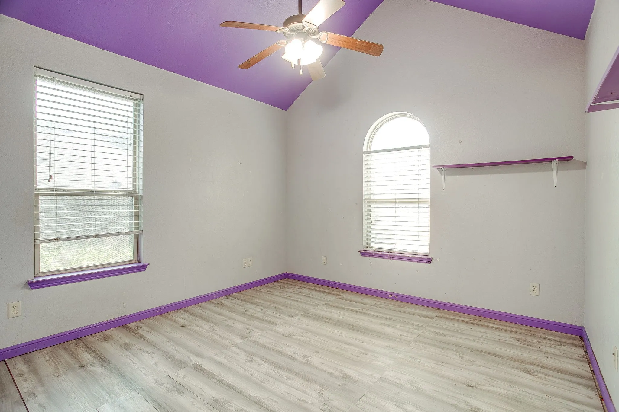 Single Family Residence For Sale in Hood County , 9704 Trinity Court, Granbury, Texas 76049, 4 Bedroom, 2 Bathroom, 2 Garage spaces, 2,395 Sqft, built in 2007, mls#21331666, Real Estate Agent in Granbury, Homes For Sale in Hood county, Homes For Sale in Granbury, Realtor in Granbury Texas, Real Estate Brokerage Independent Realty Texas, Luminita Cordes Realtor