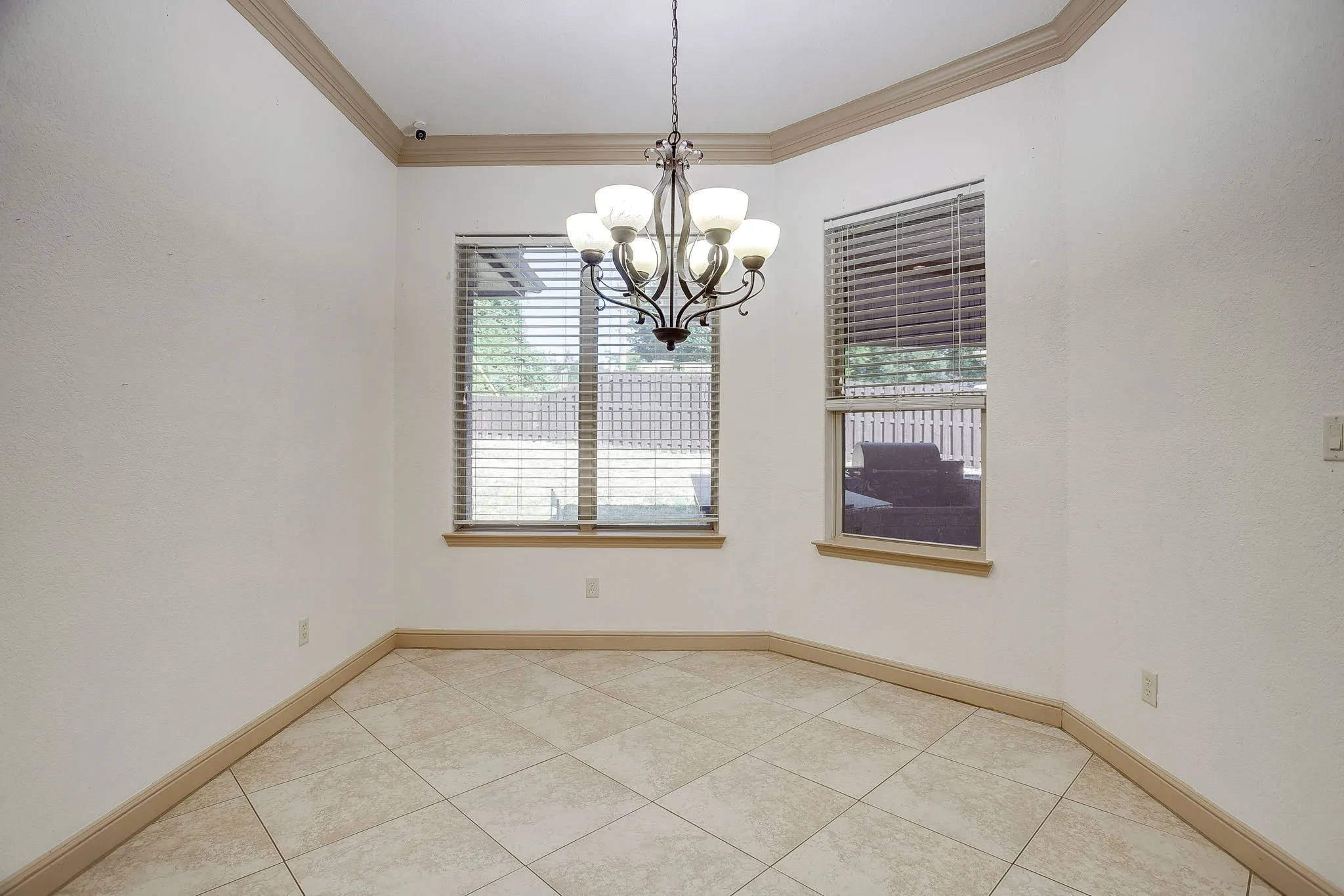Single Family Residence For Sale in Hood County , 9704 Trinity Court, Granbury, Texas 76049, 4 Bedroom, 2 Bathroom, 2 Garage spaces, 2,395 Sqft, built in 2007, mls#21331666, Real Estate Agent in Granbury, Homes For Sale in Hood county, Homes For Sale in Granbury, Realtor in Granbury Texas, Real Estate Brokerage Independent Realty Texas, Luminita Cordes Realtor