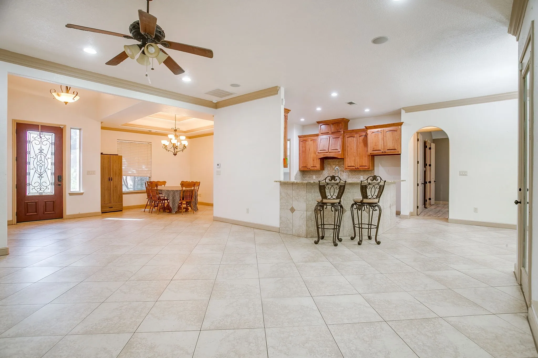 Single Family Residence For Sale in Hood County , 9704 Trinity Court, Granbury, Texas 76049, 4 Bedroom, 2 Bathroom, 2 Garage spaces, 2,395 Sqft, built in 2007, mls#21331666, Real Estate Agent in Granbury, Homes For Sale in Hood county, Homes For Sale in Granbury, Realtor in Granbury Texas, Real Estate Brokerage Independent Realty Texas, Luminita Cordes Realtor