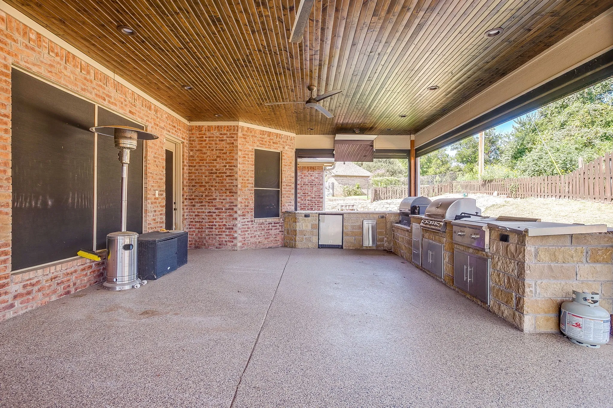 Single Family Residence For Sale in Hood County , 9704 Trinity Court, Granbury, Texas 76049, 4 Bedroom, 2 Bathroom, 2 Garage spaces, 2,395 Sqft, built in 2007, mls#21331666, Real Estate Agent in Granbury, Homes For Sale in Hood county, Homes For Sale in Granbury, Realtor in Granbury Texas, Real Estate Brokerage Independent Realty Texas, Luminita Cordes Realtor