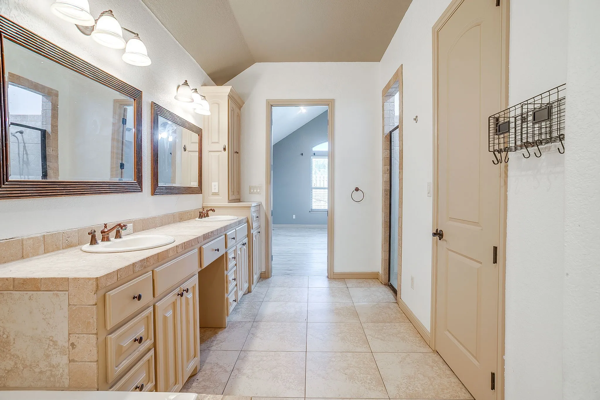 Single Family Residence For Sale in Hood County , 9704 Trinity Court, Granbury, Texas 76049, 4 Bedroom, 2 Bathroom, 2 Garage spaces, 2,395 Sqft, built in 2007, mls#21331666, Real Estate Agent in Granbury, Homes For Sale in Hood county, Homes For Sale in Granbury, Realtor in Granbury Texas, Real Estate Brokerage Independent Realty Texas, Luminita Cordes Realtor