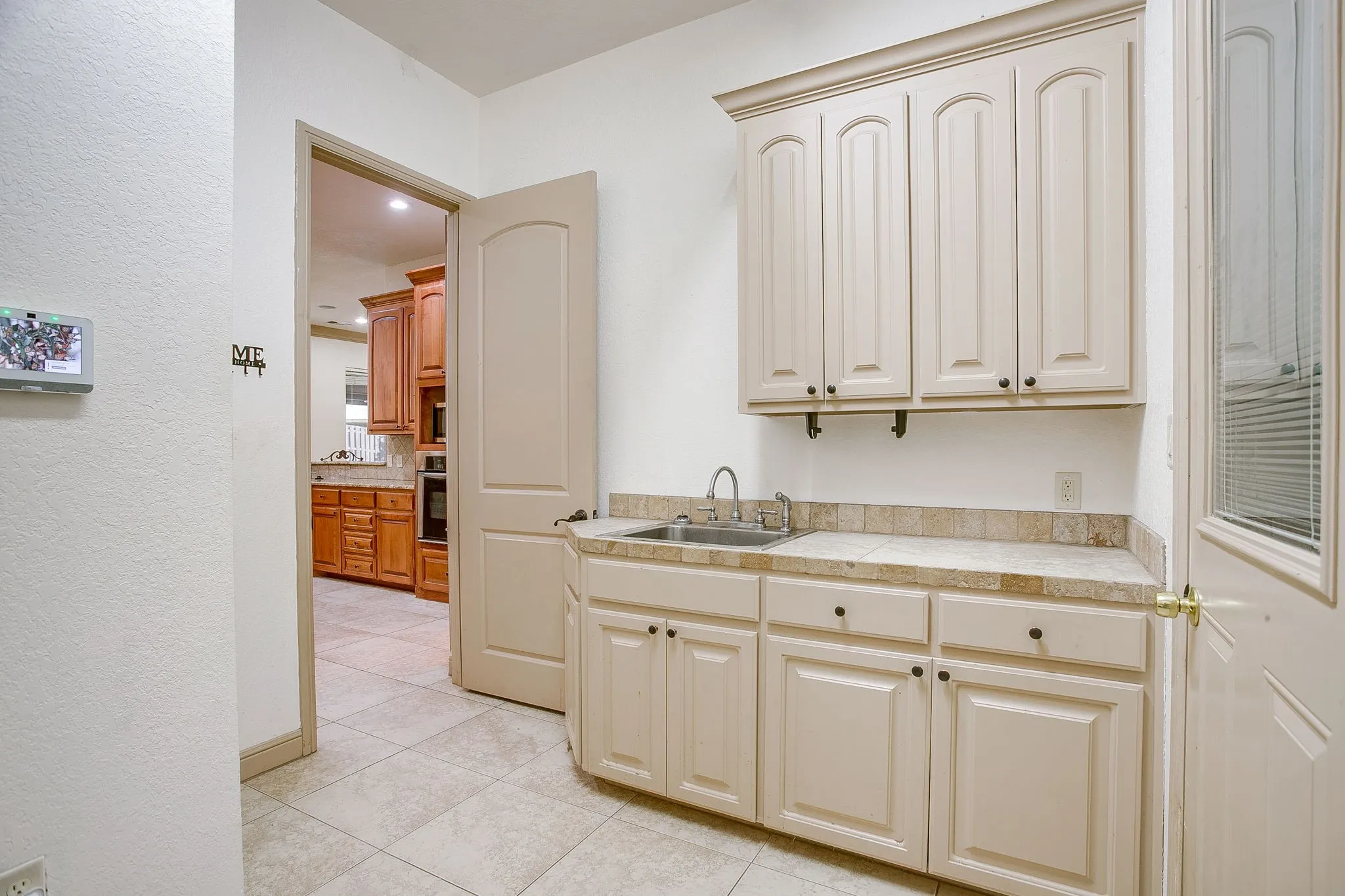 Single Family Residence For Sale in Hood County , 9704 Trinity Court, Granbury, Texas 76049, 4 Bedroom, 2 Bathroom, 2 Garage spaces, 2,395 Sqft, built in 2007, mls#21331666, Real Estate Agent in Granbury, Homes For Sale in Hood county, Homes For Sale in Granbury, Realtor in Granbury Texas, Real Estate Brokerage Independent Realty Texas, Luminita Cordes Realtor