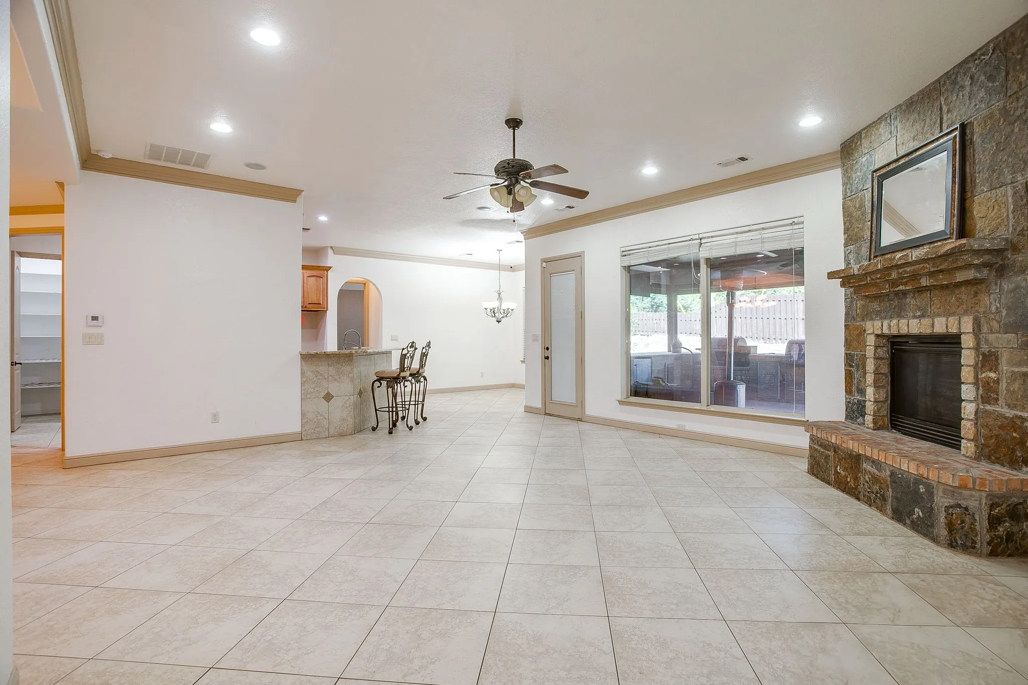 Single Family Residence For Sale in Hood County , 9704 Trinity Court, Granbury, Texas 76049, 4 Bedroom, 2 Bathroom, 2 Garage spaces, 2,395 Sqft, built in 2007, mls#21331666, Real Estate Agent in Granbury, Homes For Sale in Hood county, Homes For Sale in Granbury, Realtor in Granbury Texas, Real Estate Brokerage Independent Realty Texas, Luminita Cordes Realtor