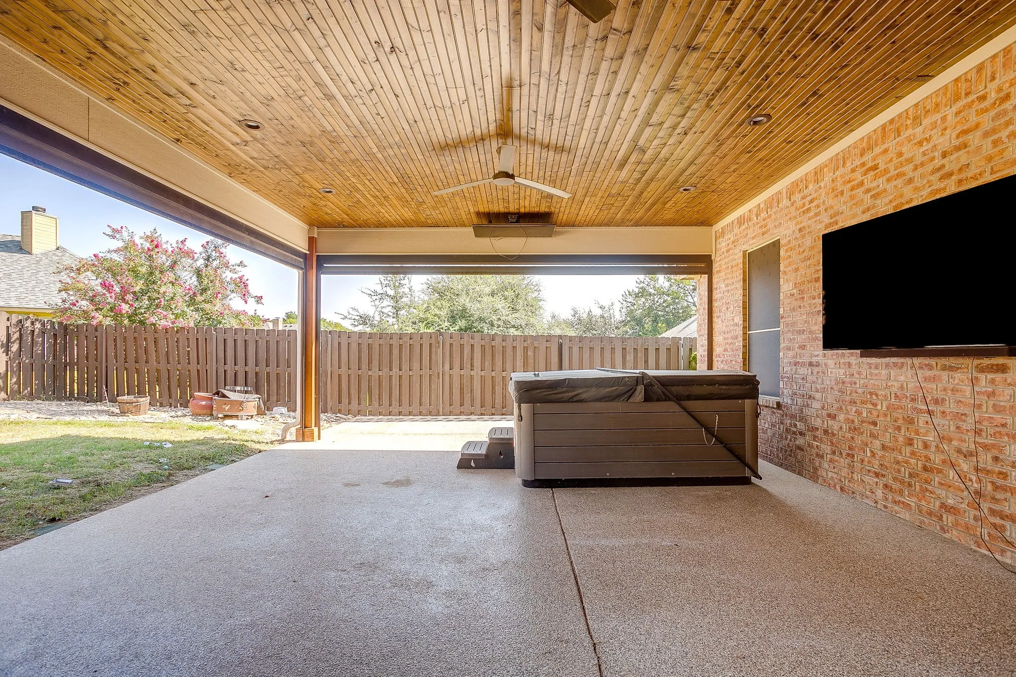 Single Family Residence For Sale in Hood County , 9704 Trinity Court, Granbury, Texas 76049, 4 Bedroom, 2 Bathroom, 2 Garage spaces, 2,395 Sqft, built in 2007, mls#21331666, Real Estate Agent in Granbury, Homes For Sale in Hood county, Homes For Sale in Granbury, Realtor in Granbury Texas, Real Estate Brokerage Independent Realty Texas, Luminita Cordes Realtor