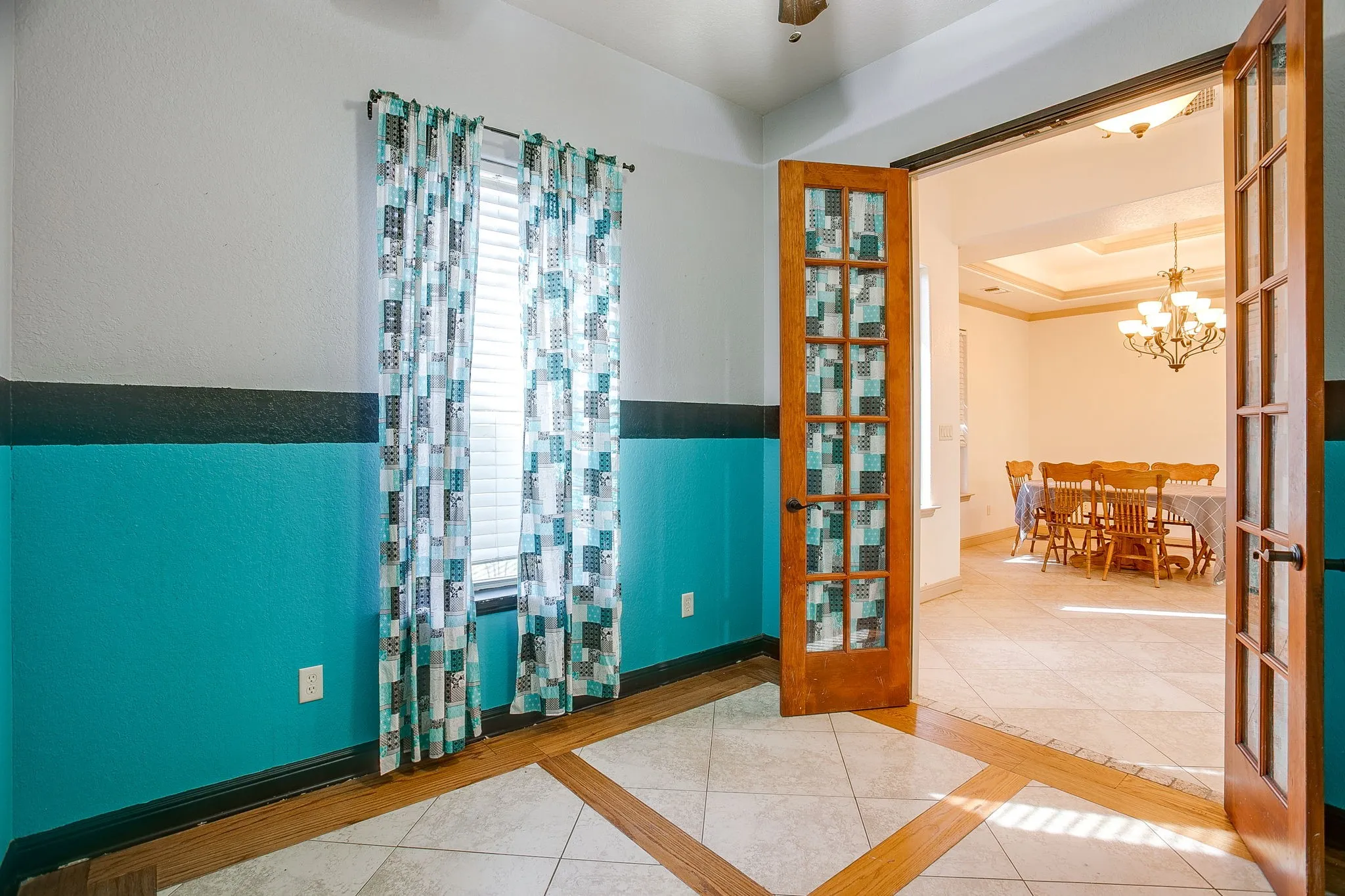 Single Family Residence For Sale in Hood County , 9704 Trinity Court, Granbury, Texas 76049, 4 Bedroom, 2 Bathroom, 2 Garage spaces, 2,395 Sqft, built in 2007, mls#21331666, Real Estate Agent in Granbury, Homes For Sale in Hood county, Homes For Sale in Granbury, Realtor in Granbury Texas, Real Estate Brokerage Independent Realty Texas, Luminita Cordes Realtor
