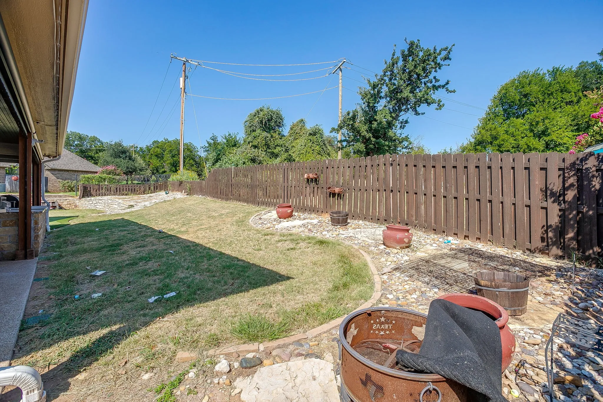 Single Family Residence For Sale in Hood County , 9704 Trinity Court, Granbury, Texas 76049, 4 Bedroom, 2 Bathroom, 2 Garage spaces, 2,395 Sqft, built in 2007, mls#21331666, Real Estate Agent in Granbury, Homes For Sale in Hood county, Homes For Sale in Granbury, Realtor in Granbury Texas, Real Estate Brokerage Independent Realty Texas, Luminita Cordes Realtor
