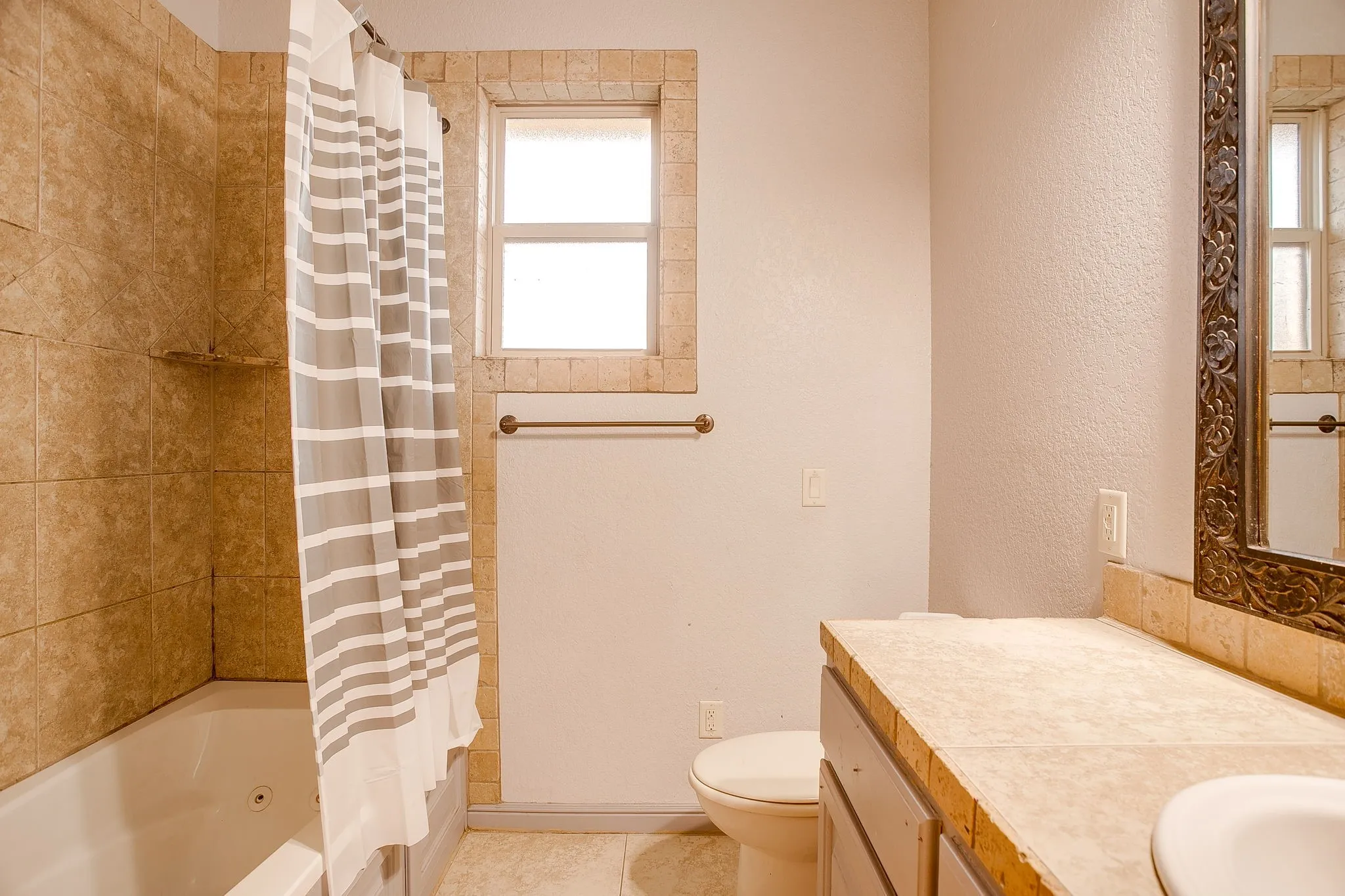 Single Family Residence For Sale in Hood County , 9704 Trinity Court, Granbury, Texas 76049, 4 Bedroom, 2 Bathroom, 2 Garage spaces, 2,395 Sqft, built in 2007, mls#21331666, Real Estate Agent in Granbury, Homes For Sale in Hood county, Homes For Sale in Granbury, Realtor in Granbury Texas, Real Estate Brokerage Independent Realty Texas, Luminita Cordes Realtor