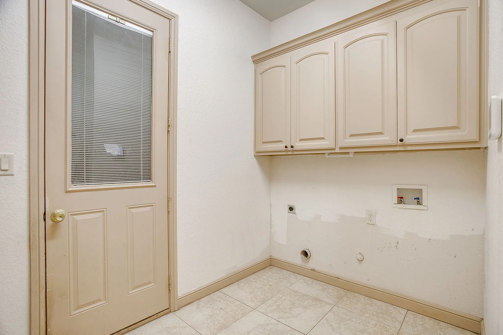 Single Family Residence For Sale in Hood County , 9704 Trinity Court, Granbury, Texas 76049, 4 Bedroom, 2 Bathroom, 2 Garage spaces, 2,395 Sqft, built in 2007, mls#21331666, Real Estate Agent in Granbury, Homes For Sale in Hood county, Homes For Sale in Granbury, Realtor in Granbury Texas, Real Estate Brokerage Independent Realty Texas, Luminita Cordes Realtor
