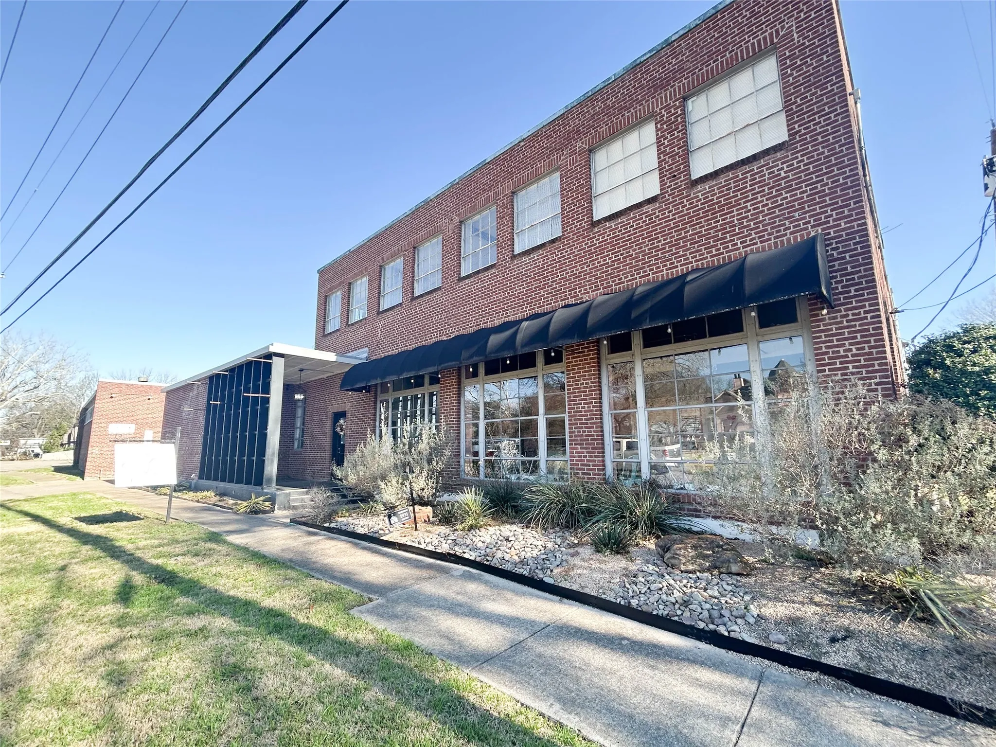 Retail For Rent in Ellis County , 1300 W Main Street 102, Waxahachie, Texas 75165, 0, 0, Garage spaces, 0 Sqft, built in 1938, Price $2,700, mls#21349554, Real Estate Agent in Waxahachie, Homes For Rent in Ellis county, Homes For Rent in Waxahachie, Realtor in Waxahachie Texas, Real Estate Brokerage Independent Realty Texas, Luminita Cordes Realtor