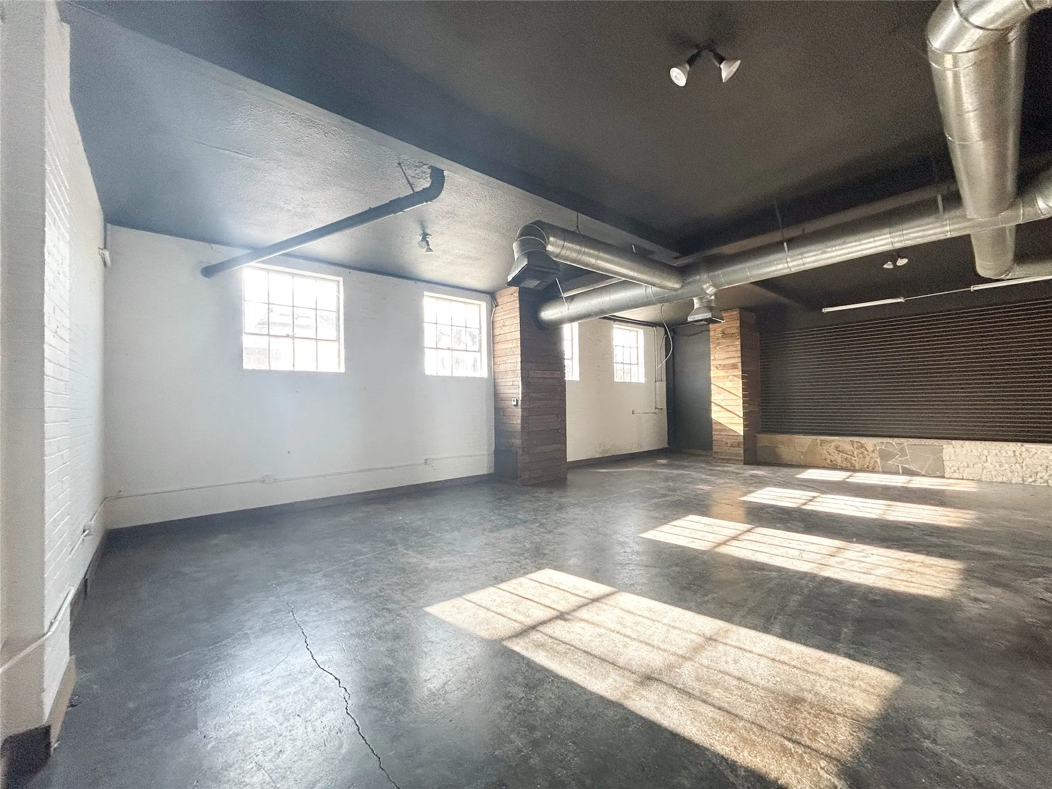 Retail For Rent in Ellis County , 1300 W Main Street 102, Waxahachie, Texas 75165, 0, 0, Garage spaces, 0 Sqft, built in 1938, Price $2,700, mls#21349554, Real Estate Agent in Waxahachie, Homes For Rent in Ellis county, Homes For Rent in Waxahachie, Realtor in Waxahachie Texas, Real Estate Brokerage Independent Realty Texas, Luminita Cordes Realtor