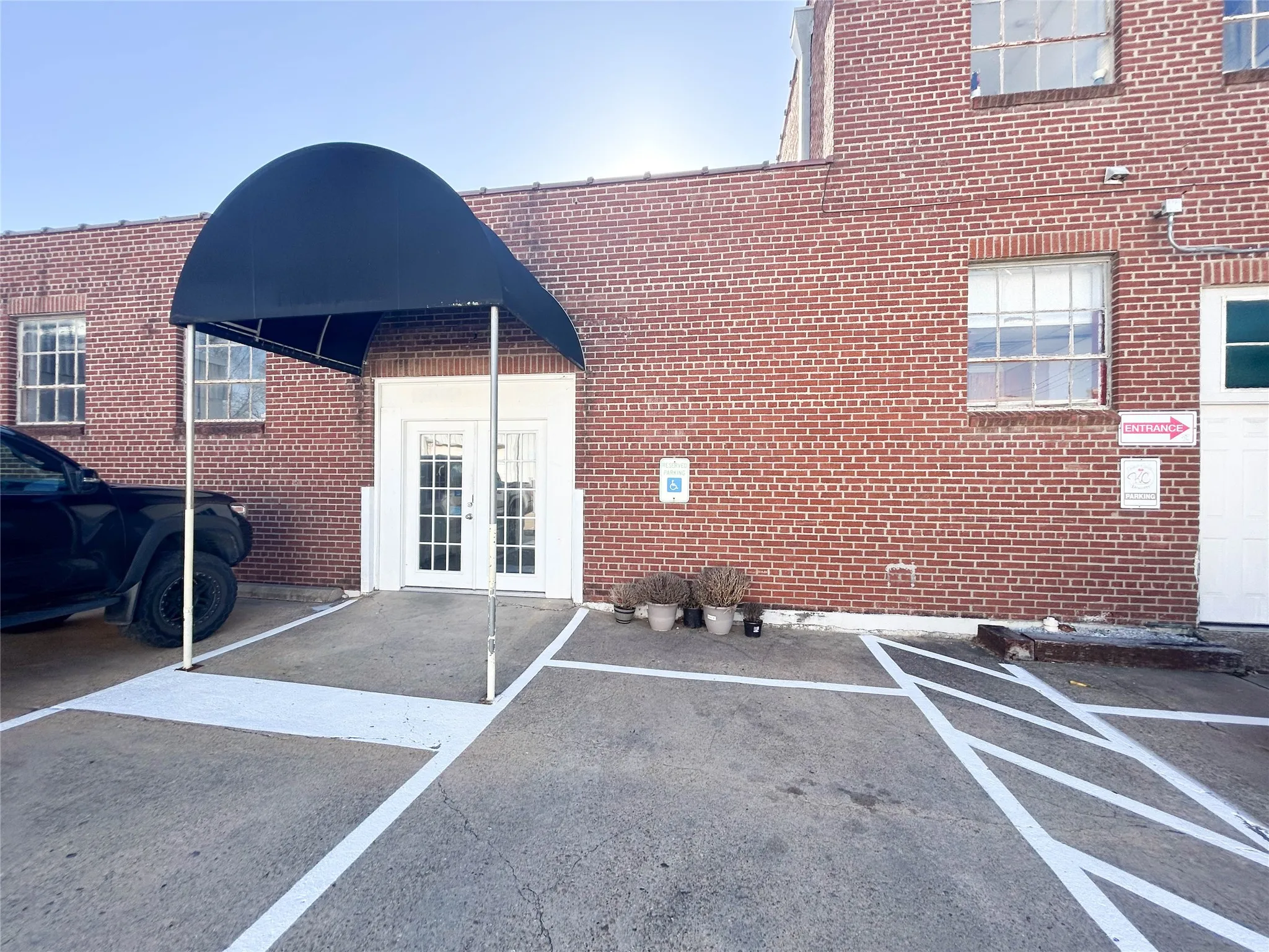 Retail For Rent in Ellis County , 1300 W Main Street 102, Waxahachie, Texas 75165, 0, 0, Garage spaces, 0 Sqft, built in 1938, Price $2,700, mls#21349554, Real Estate Agent in Waxahachie, Homes For Rent in Ellis county, Homes For Rent in Waxahachie, Realtor in Waxahachie Texas, Real Estate Brokerage Independent Realty Texas, Luminita Cordes Realtor