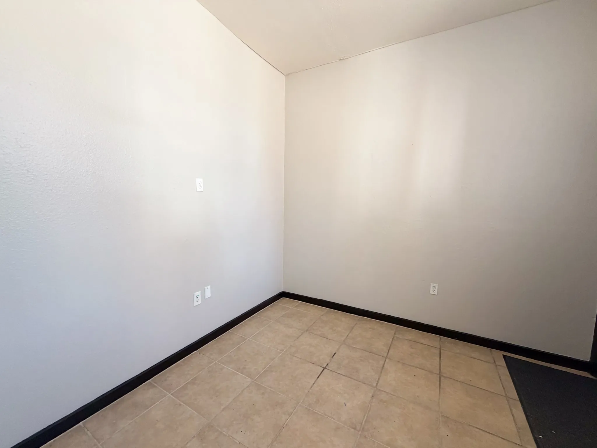 Office For Rent in Ellis County , 1300 W Main Street 100, Waxahachie, Texas 75165, 0, 0, Garage spaces, 0 Sqft, built in 1938, mls#21349562, Real Estate Agent in Waxahachie, Homes For Rent in Ellis county, Homes For Rent in Waxahachie, Realtor in Waxahachie Texas, Real Estate Brokerage Independent Realty Texas, Luminita Cordes Realtor