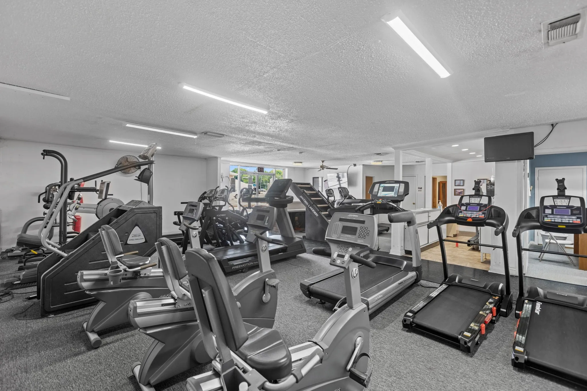 Business For Sale in Red River (TX) County , 106 E Main Street, Clarksville, Texas 75426, 0, 0, Garage spaces, 0 Sqft, built in 1931, mls#21349381, Real Estate Agent in Clarksville, Homes For Sale in Red River (TX) county, Homes For Sale in Clarksville, Realtor in Clarksville Texas, Real Estate Brokerage Independent Realty Texas, Luminita Cordes Realtor