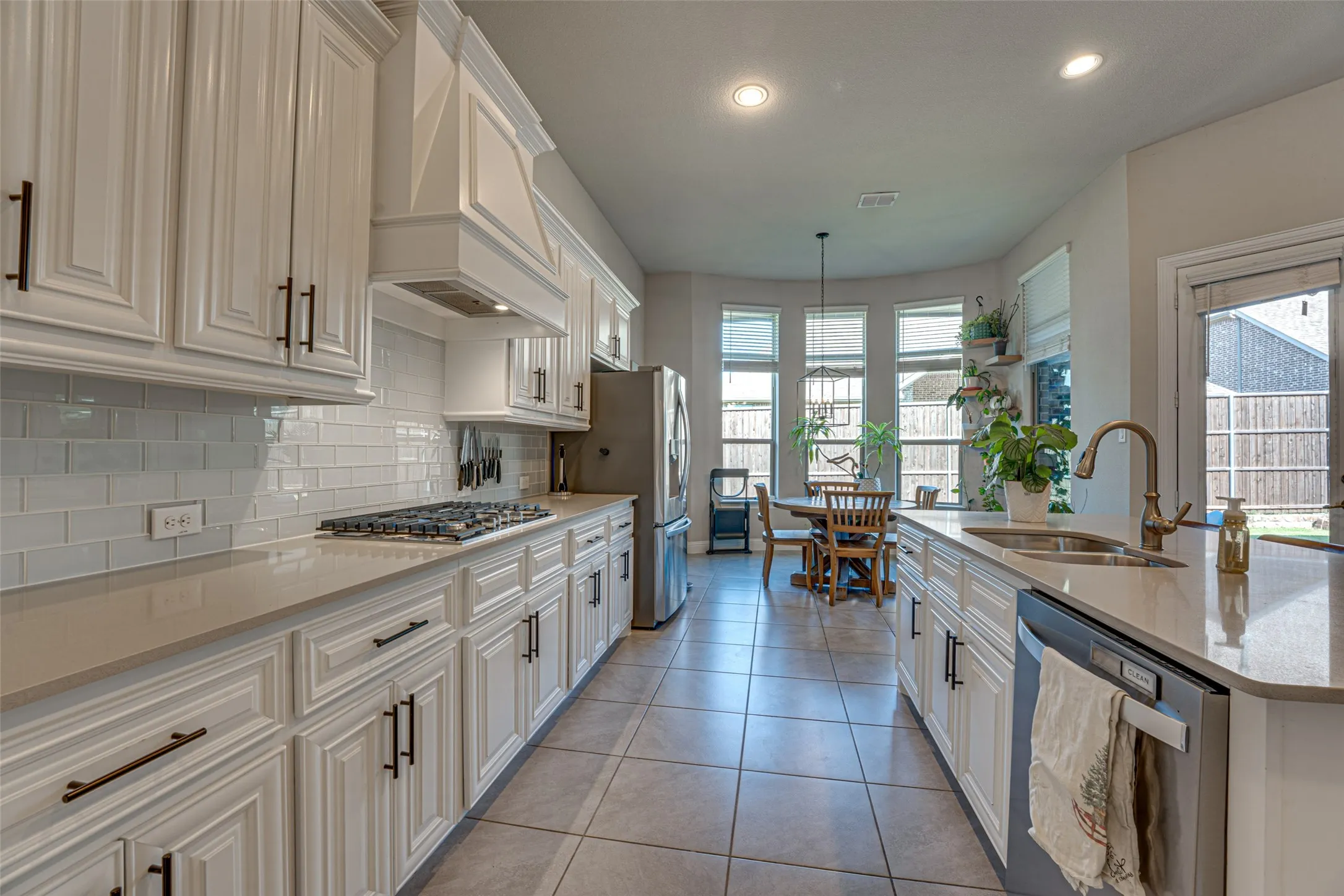 Single Family Residence For Sale in Rockwall County , 3315 Royal Ridge Drive, Rockwall, Texas 75087, 3 Bedroom, 3 Bathroom, 3 Garage spaces, 2,697 Sqft, built in 2018, mls#21348466, Real Estate Agent in Rockwall, Homes For Sale in Rockwall county, Homes For Sale in Rockwall, Realtor in Rockwall Texas, Real Estate Brokerage Independent Realty Texas, Luminita Cordes Realtor